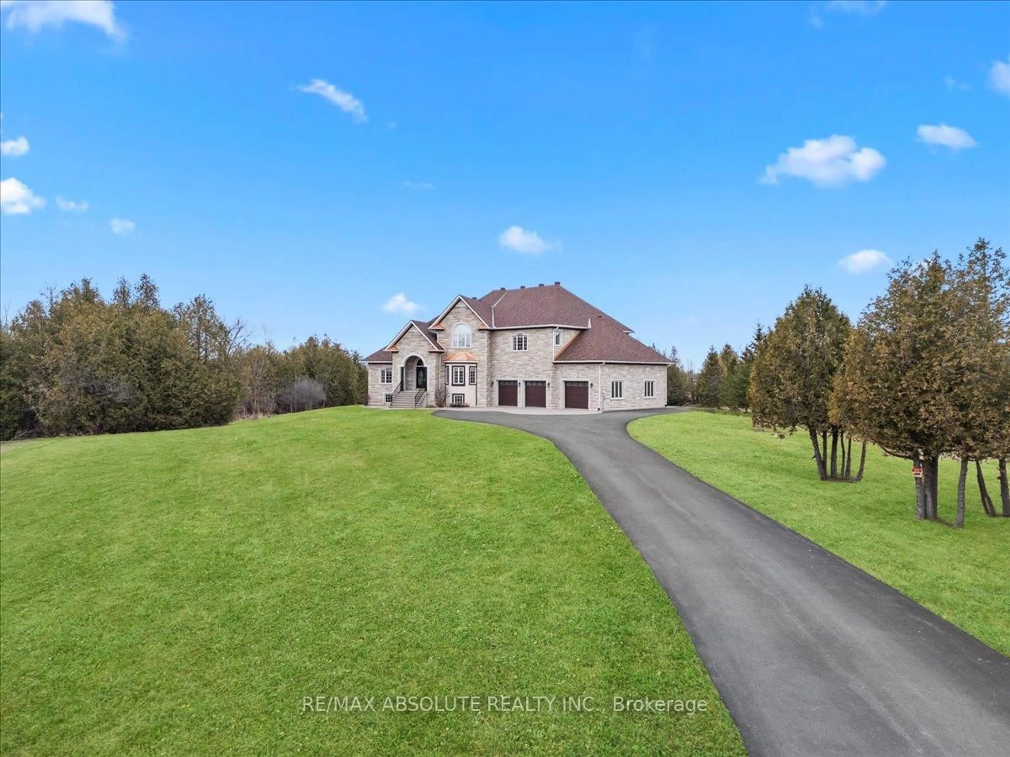 A pic from outside/outdoor area/front of a property/back of a property/a pic from drone, unknown for 124 Biltmore Cres, Stittsville Ontario K2S 2C6