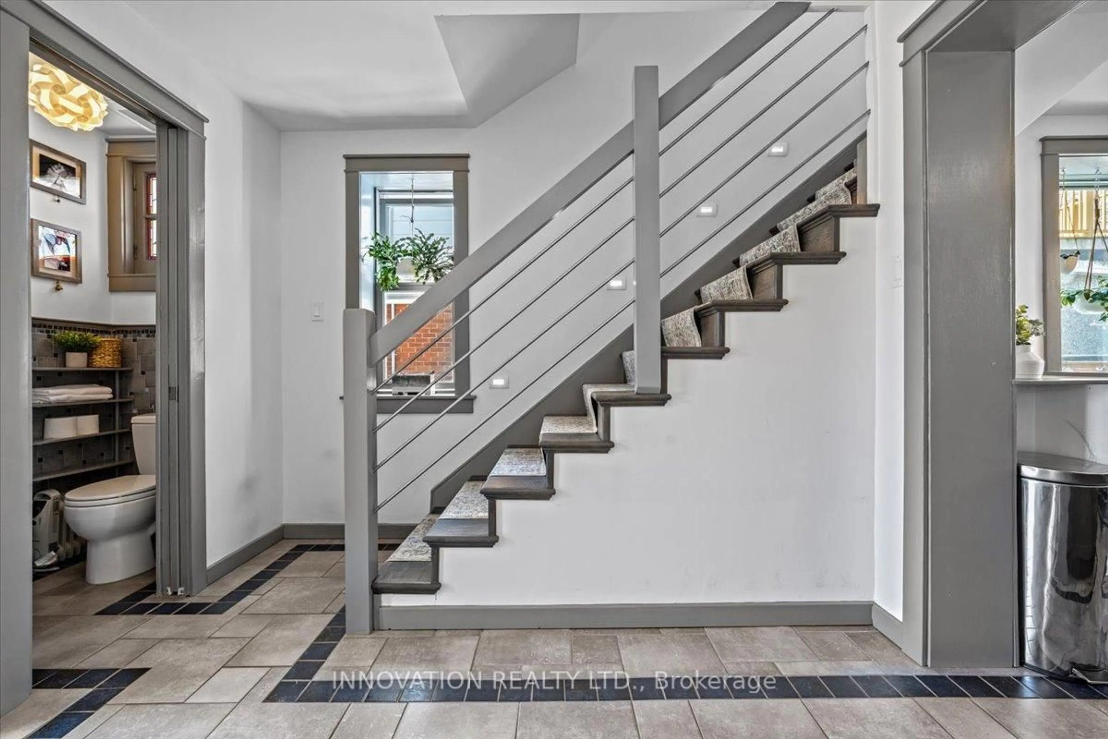 Stairs for 202 Ivy Cres, Ottawa Ontario K1M 1X8