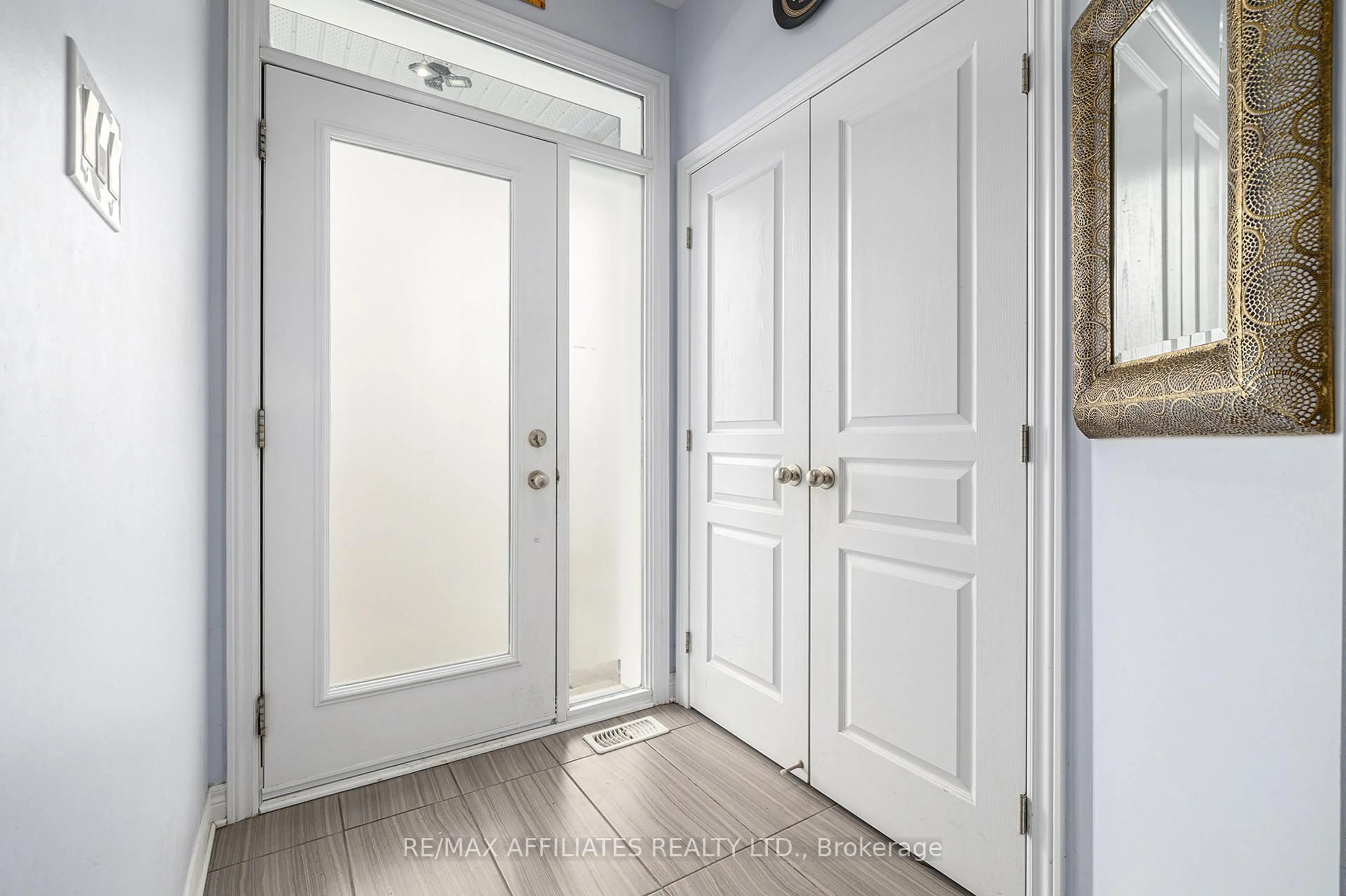 Indoor entryway for 64 WATERSHIELD Rdge, Ottawa Ontario K2J 5A4