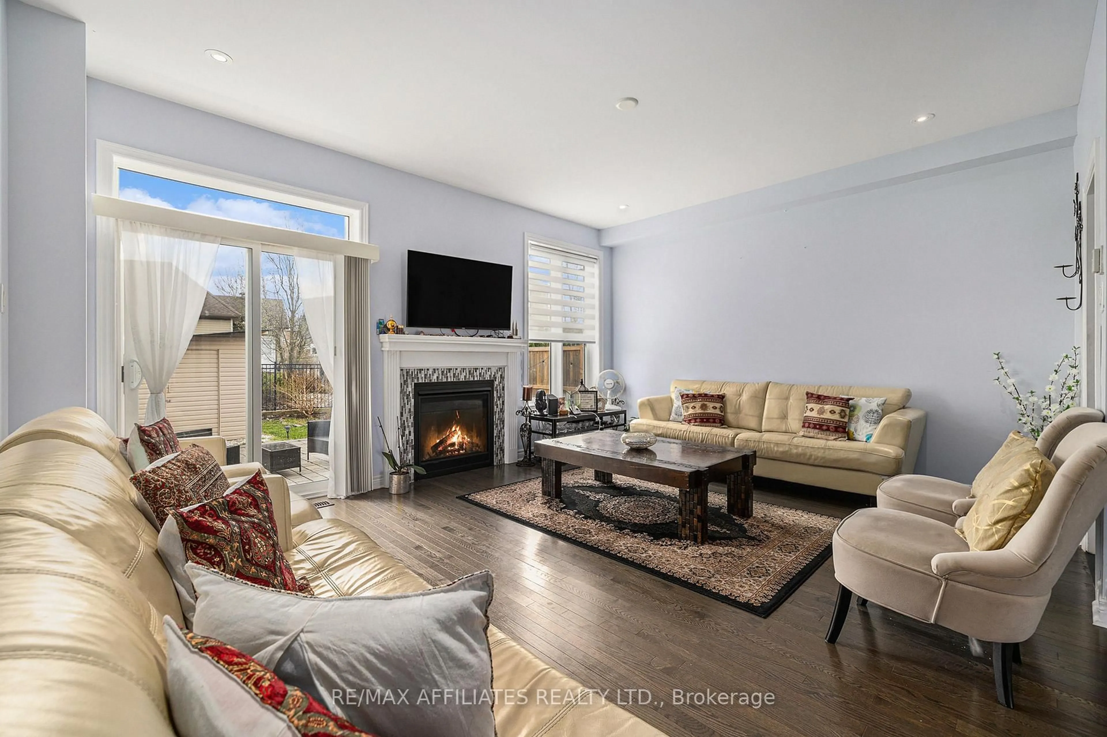 Living room with furniture, unknown for 64 WATERSHIELD Rdge, Ottawa Ontario K2J 5A4