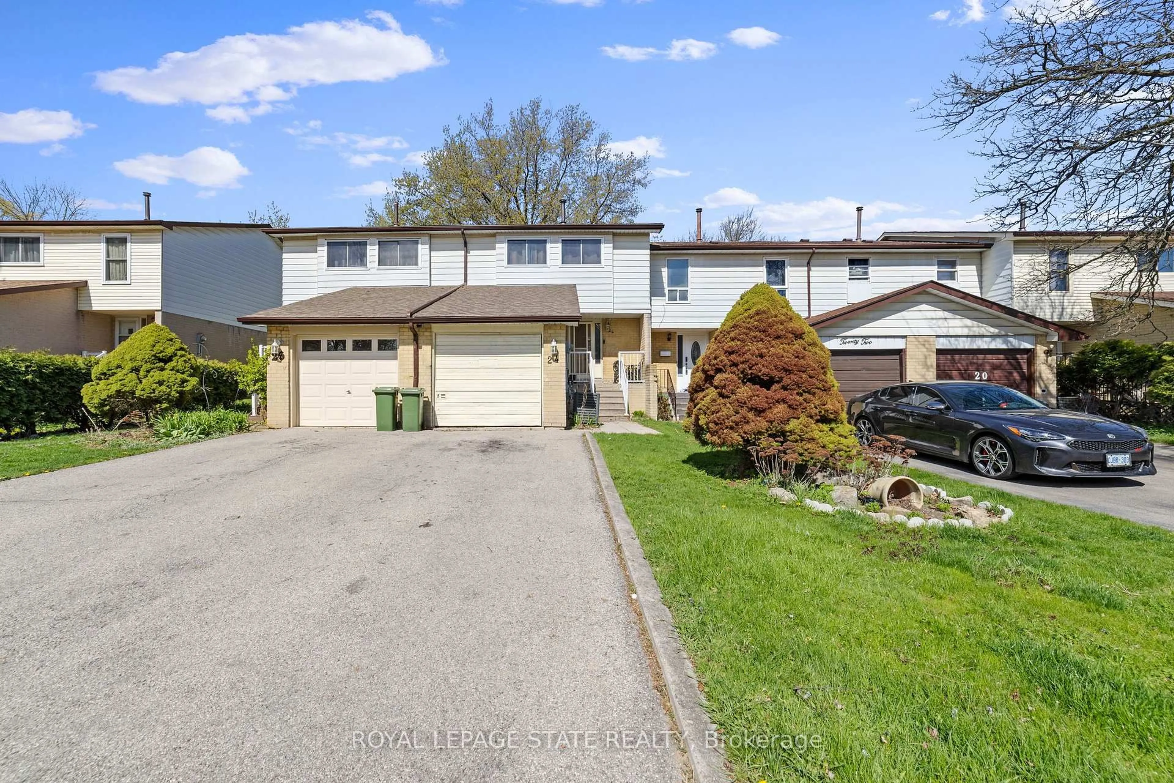 A pic from outside/outdoor area/front of a property/back of a property/a pic from drone, street for 24 Gledhill Cres, Hamilton Ontario L9C 6H4