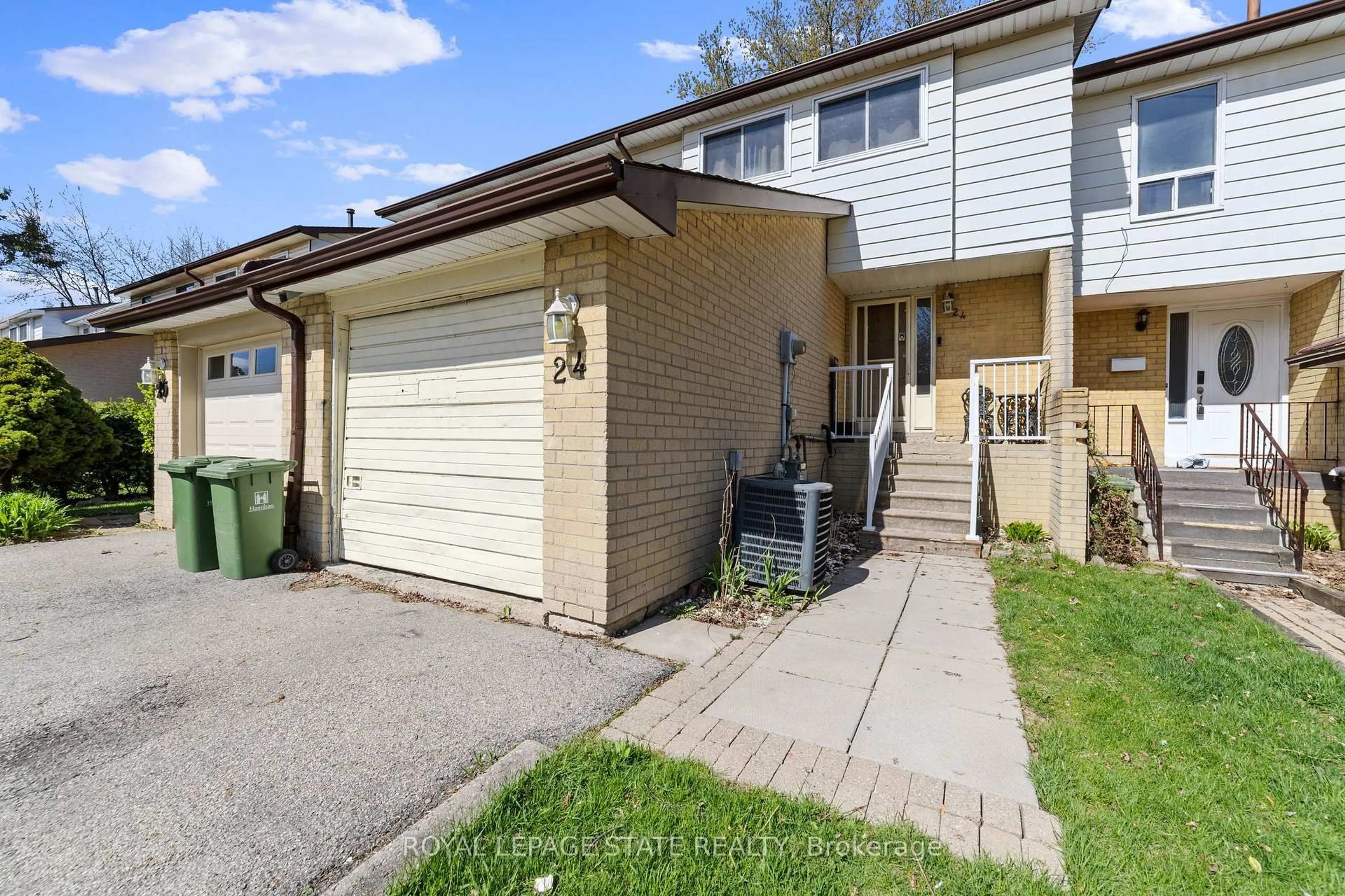 A pic from outside/outdoor area/front of a property/back of a property/a pic from drone, street for 24 Gledhill Cres, Hamilton Ontario L9C 6H4