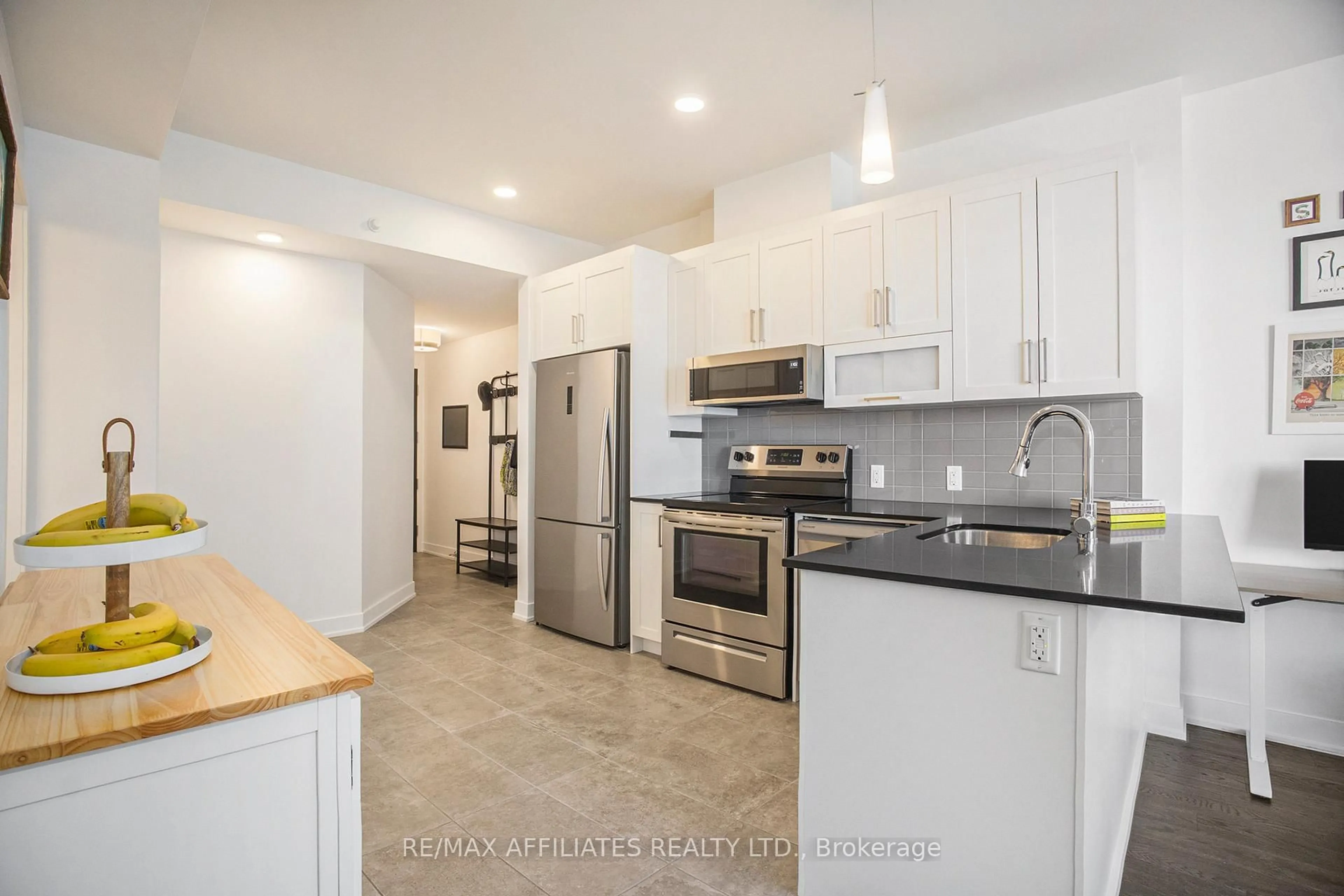Open concept kitchen, ceramic/tile floor for 200 Inlet Private #1207, Ottawa Ontario K4A 5H3