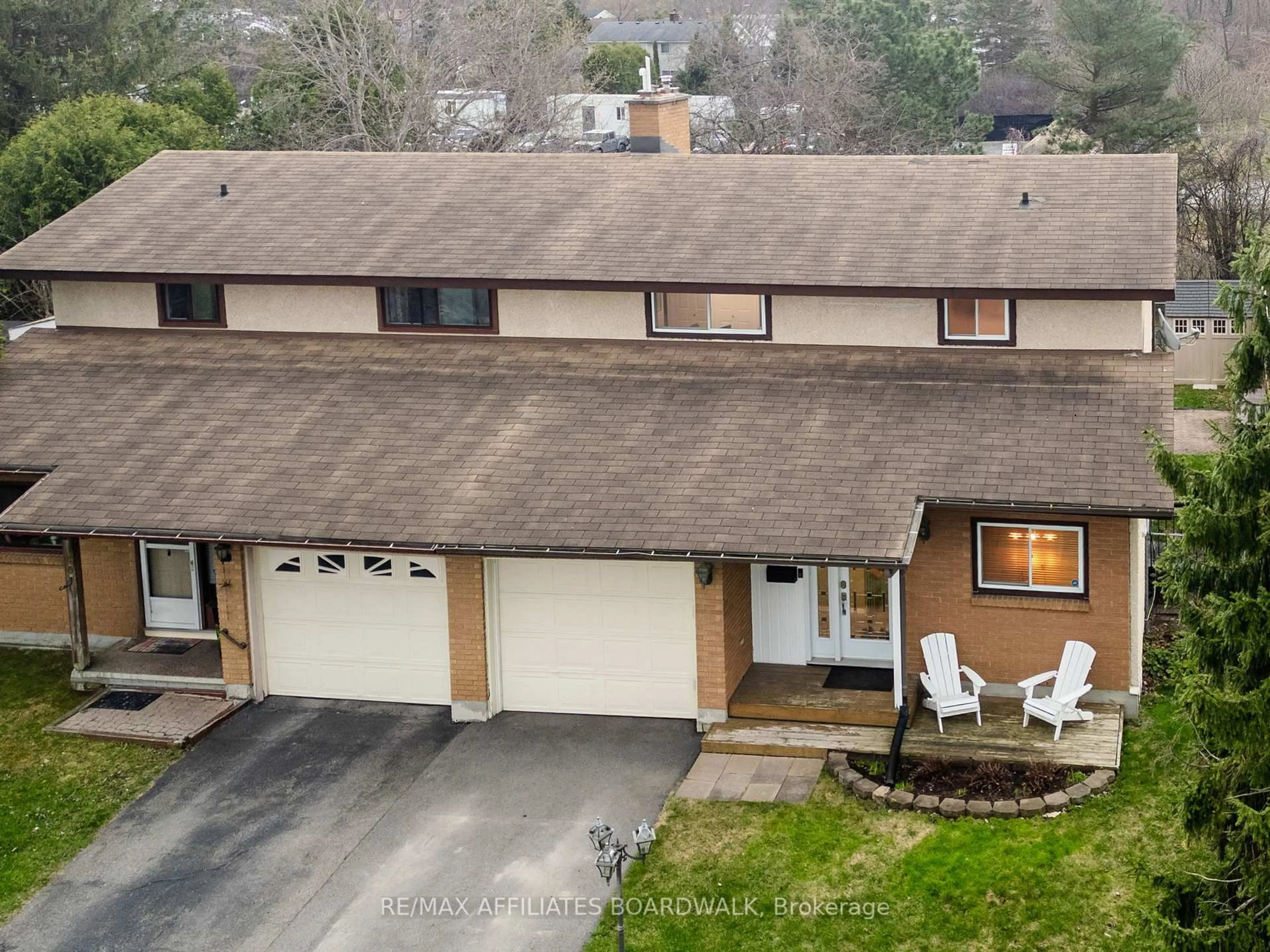 A pic from outside/outdoor area/front of a property/back of a property/a pic from drone, unknown for 38 Nestow Dr, Ottawa Ontario K2G 3X8