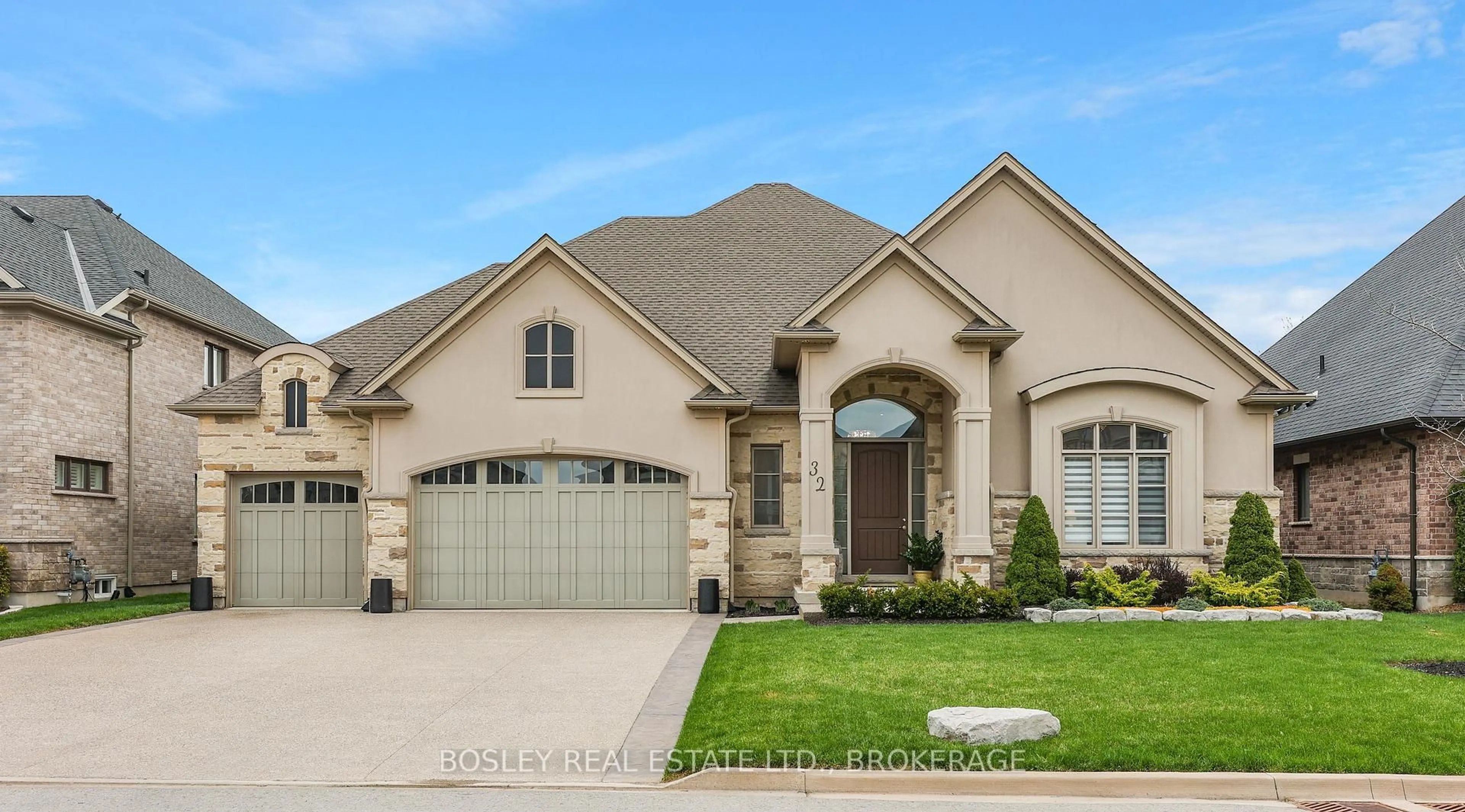 Home with brick exterior material, street for 32 Philmori Blvd, Pelham Ontario L0S 1E5