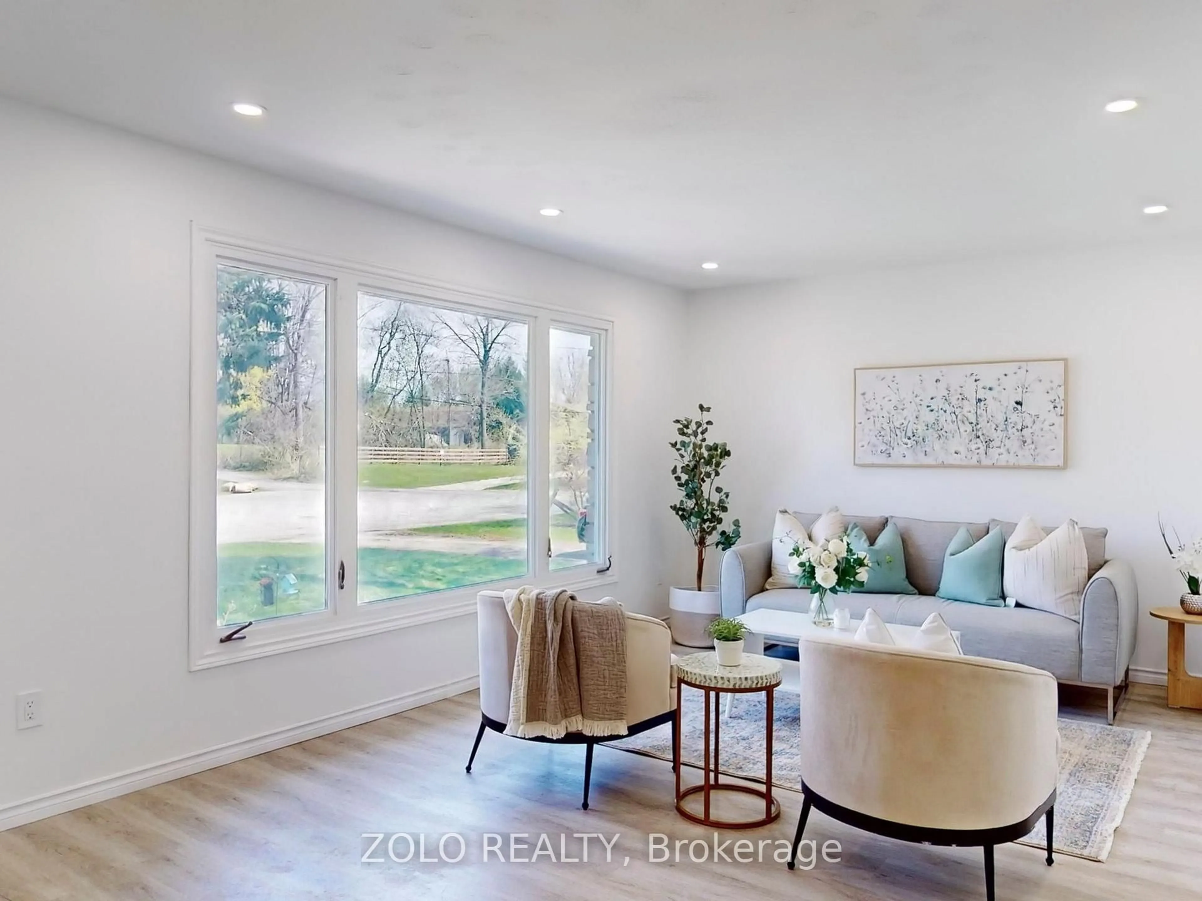 Living room with furniture, wood/laminate floor for 215 Mackenzie Cres, Haldimand Ontario N3W 1A7