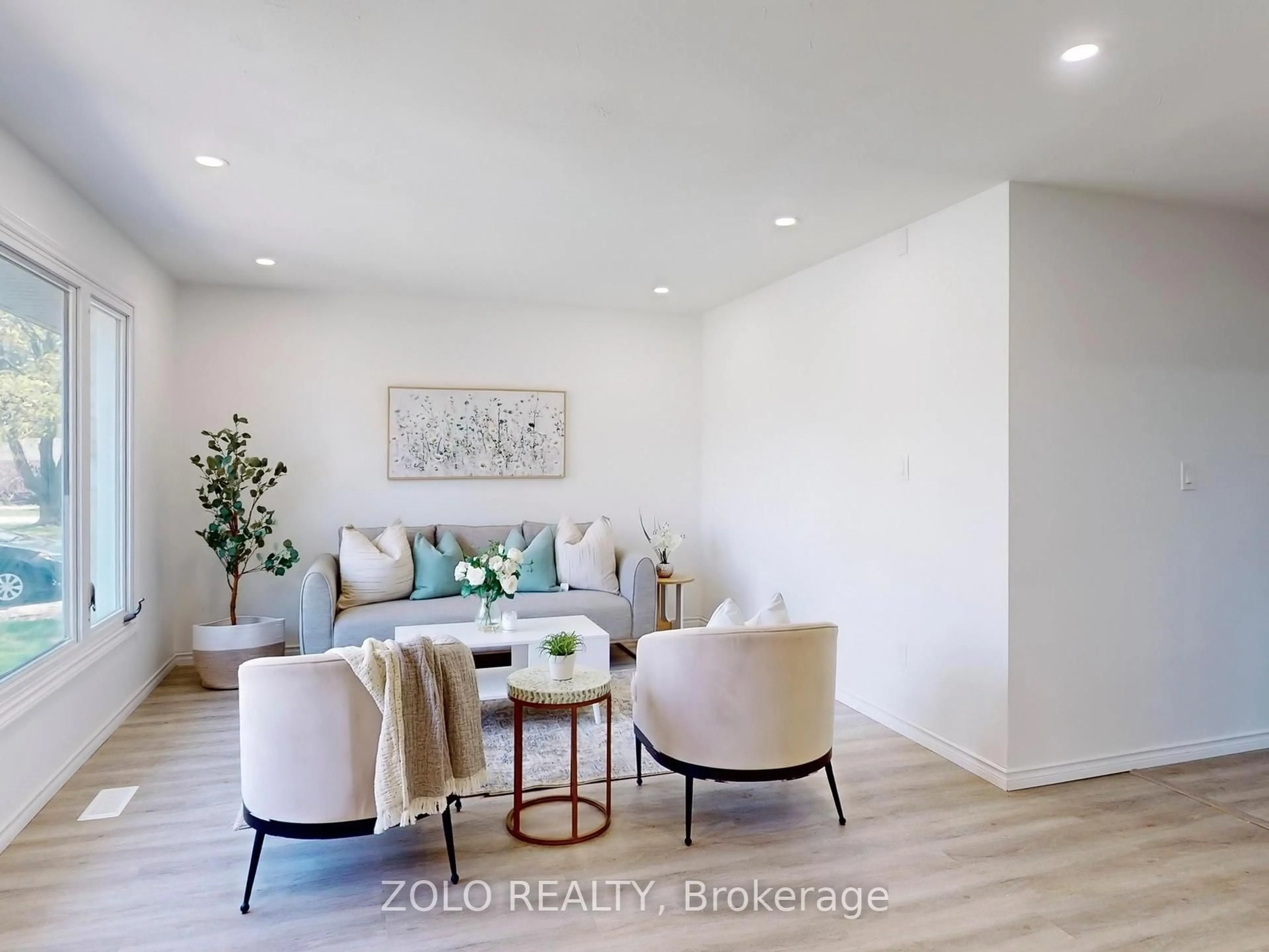 Living room with furniture, wood/laminate floor for 215 Mackenzie Cres, Haldimand Ontario N3W 1A7