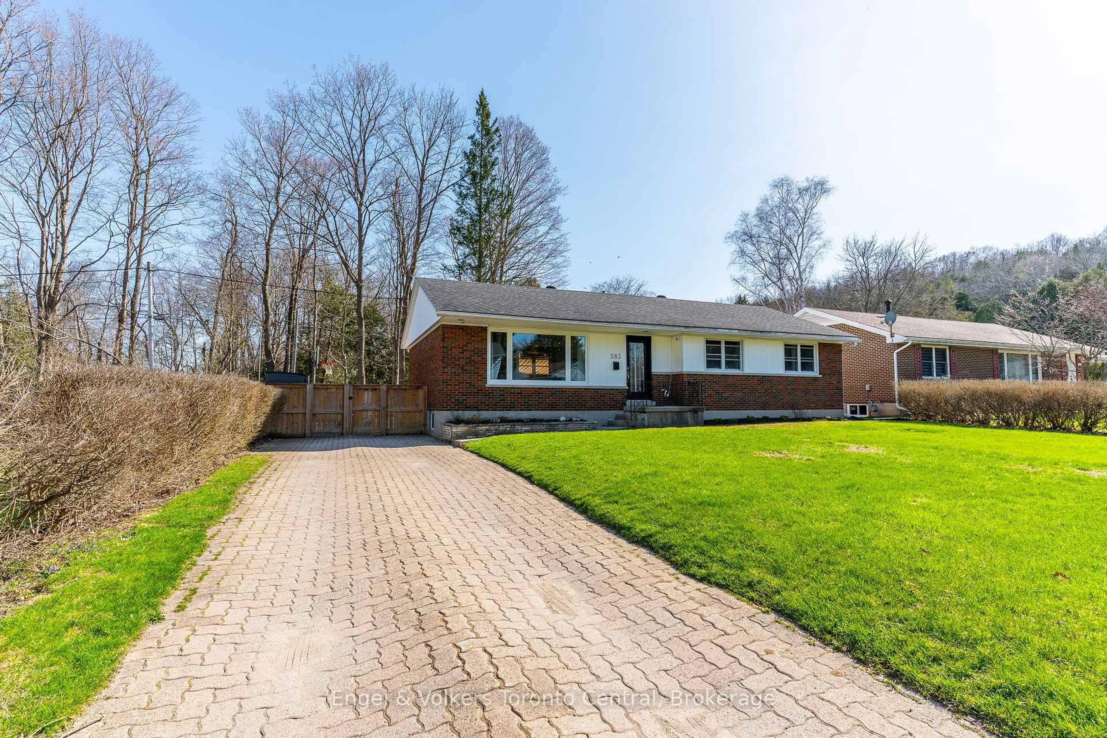 Home with brick exterior material, street for 583 6th St, Owen Sound Ontario N4K 3L2