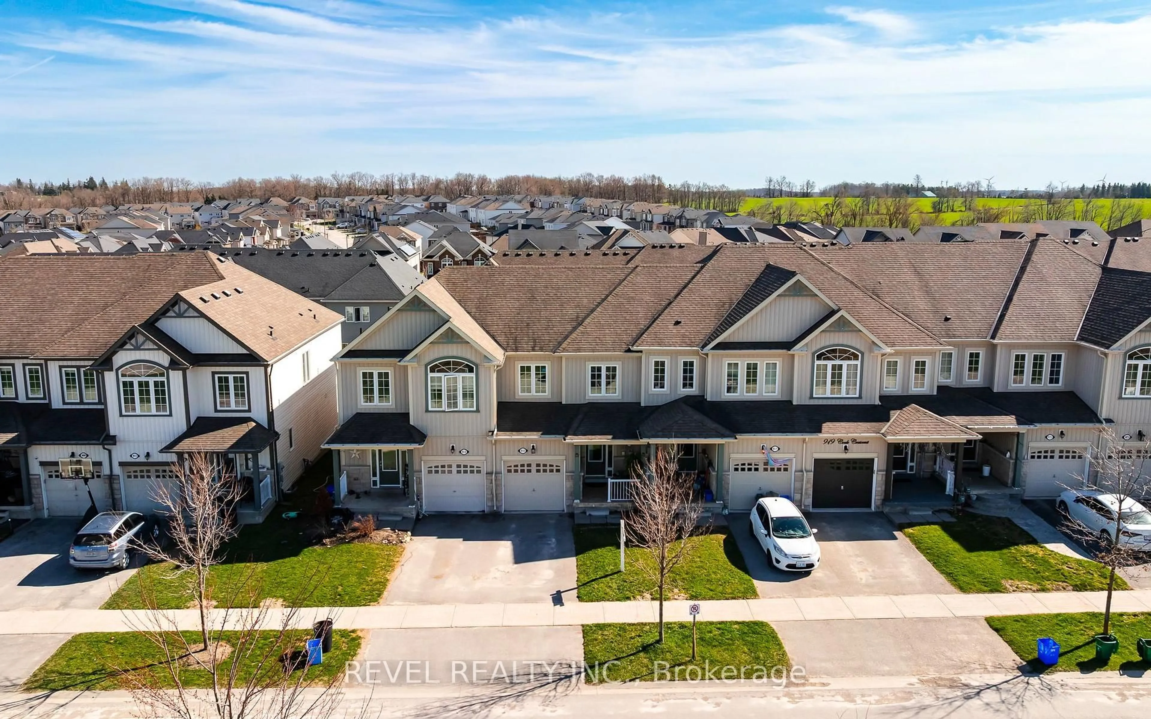 A pic from outside/outdoor area/front of a property/back of a property/a pic from drone, unknown for 915 Cook Cres, Shelburne Ontario L9V 3V1