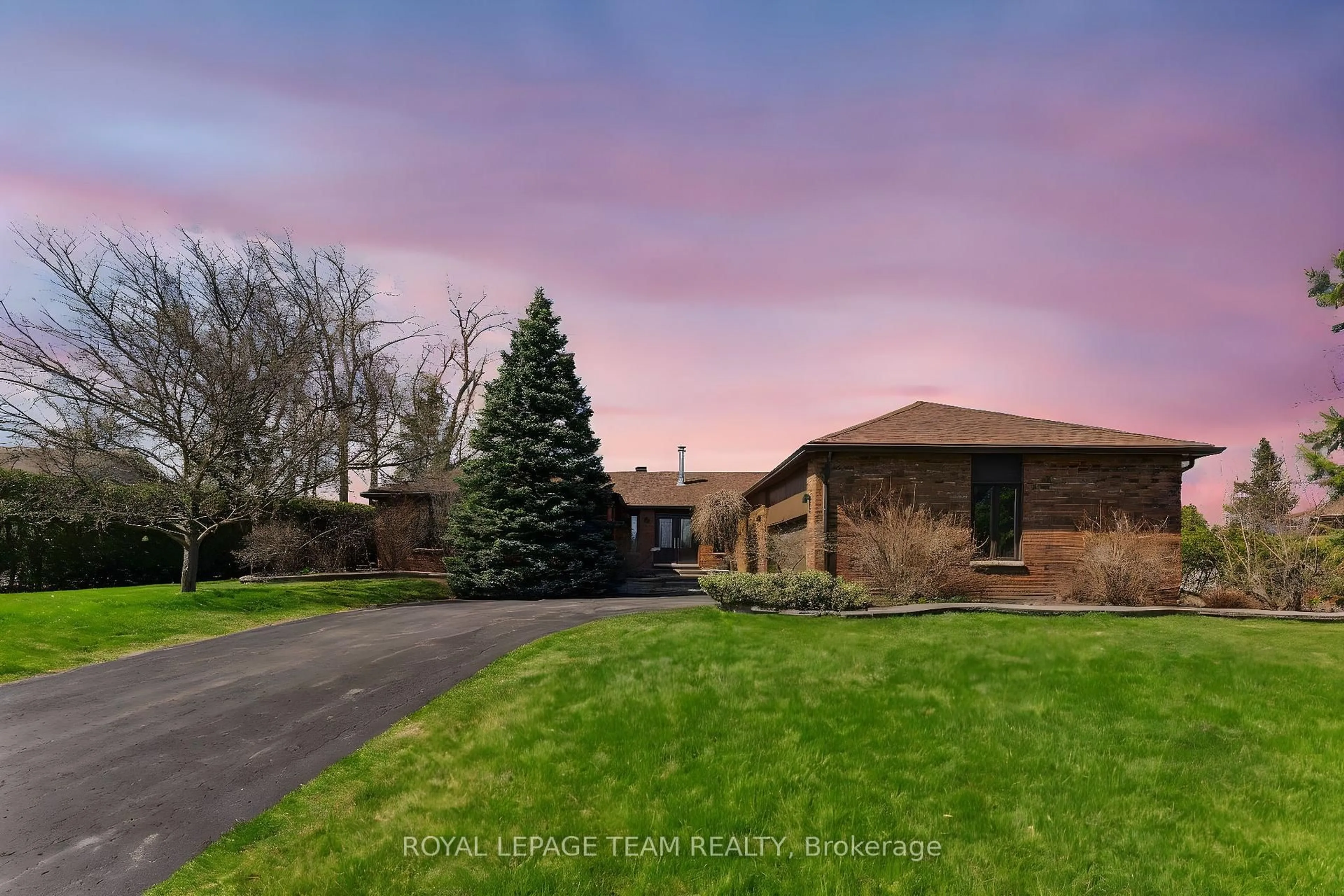 A pic from outside/outdoor area/front of a property/back of a property/a pic from drone, street for 1322 Johnston Dr, Greely Ontario K4P 1A4