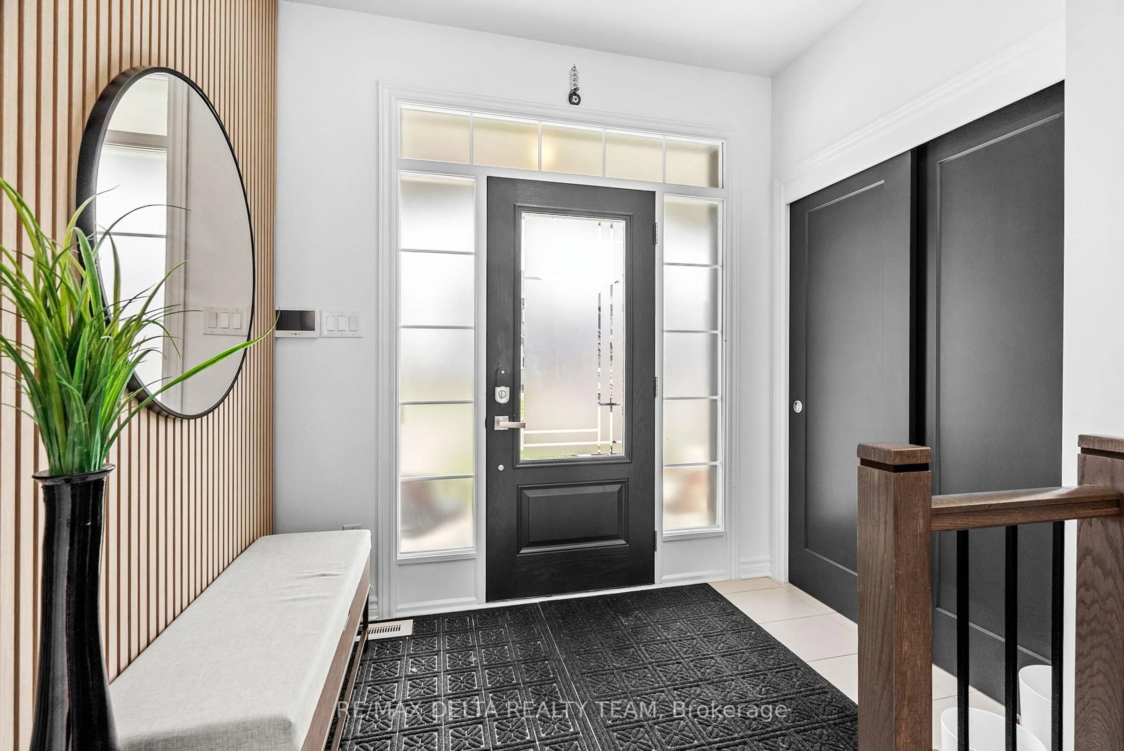 Indoor entryway for 368 Hepatica Way, Ottawa Ontario K4A 0Z1