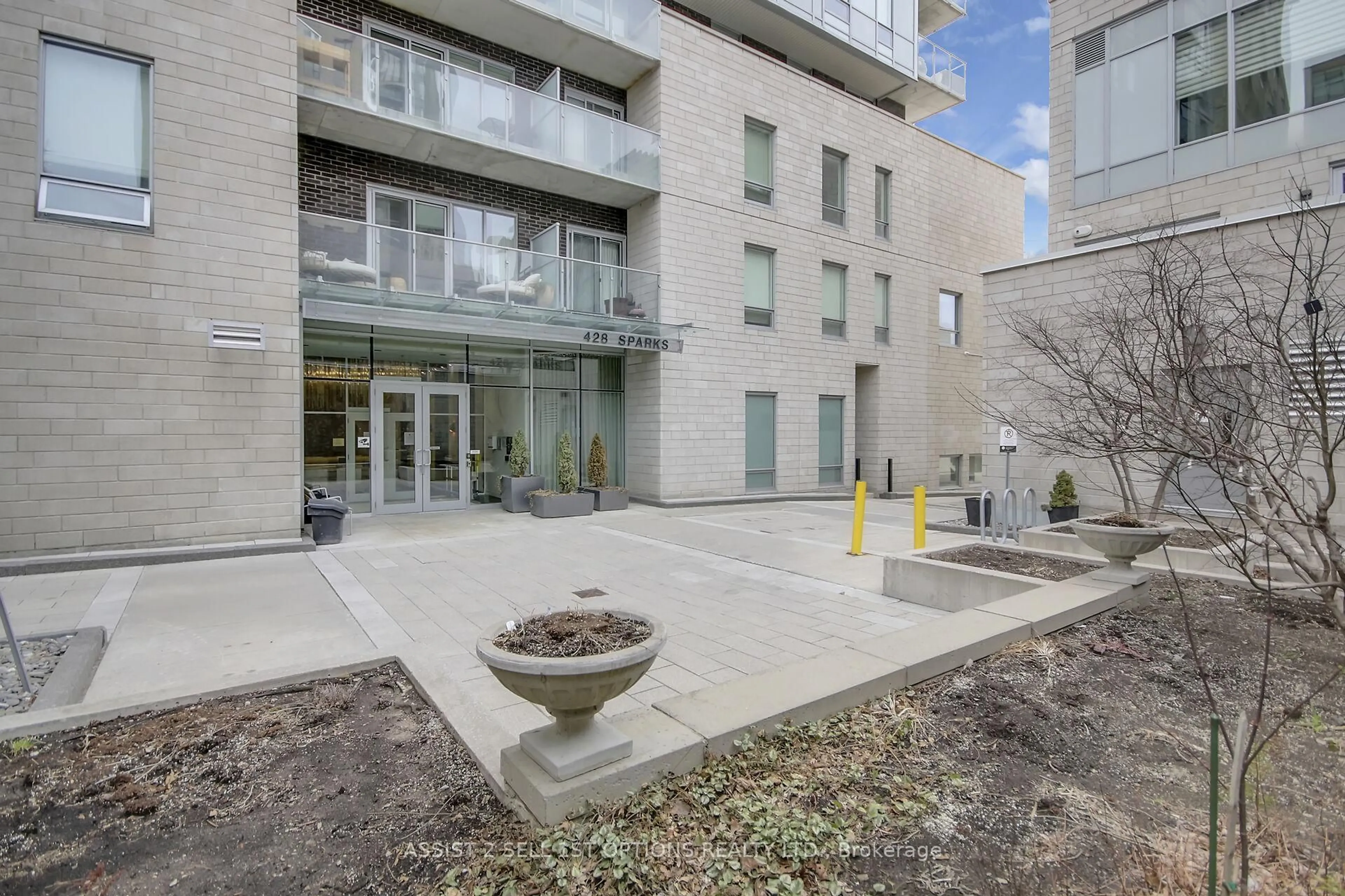 Patio, building for 428 Sparks St #2102, Ottawa Ontario K1R 0B3
