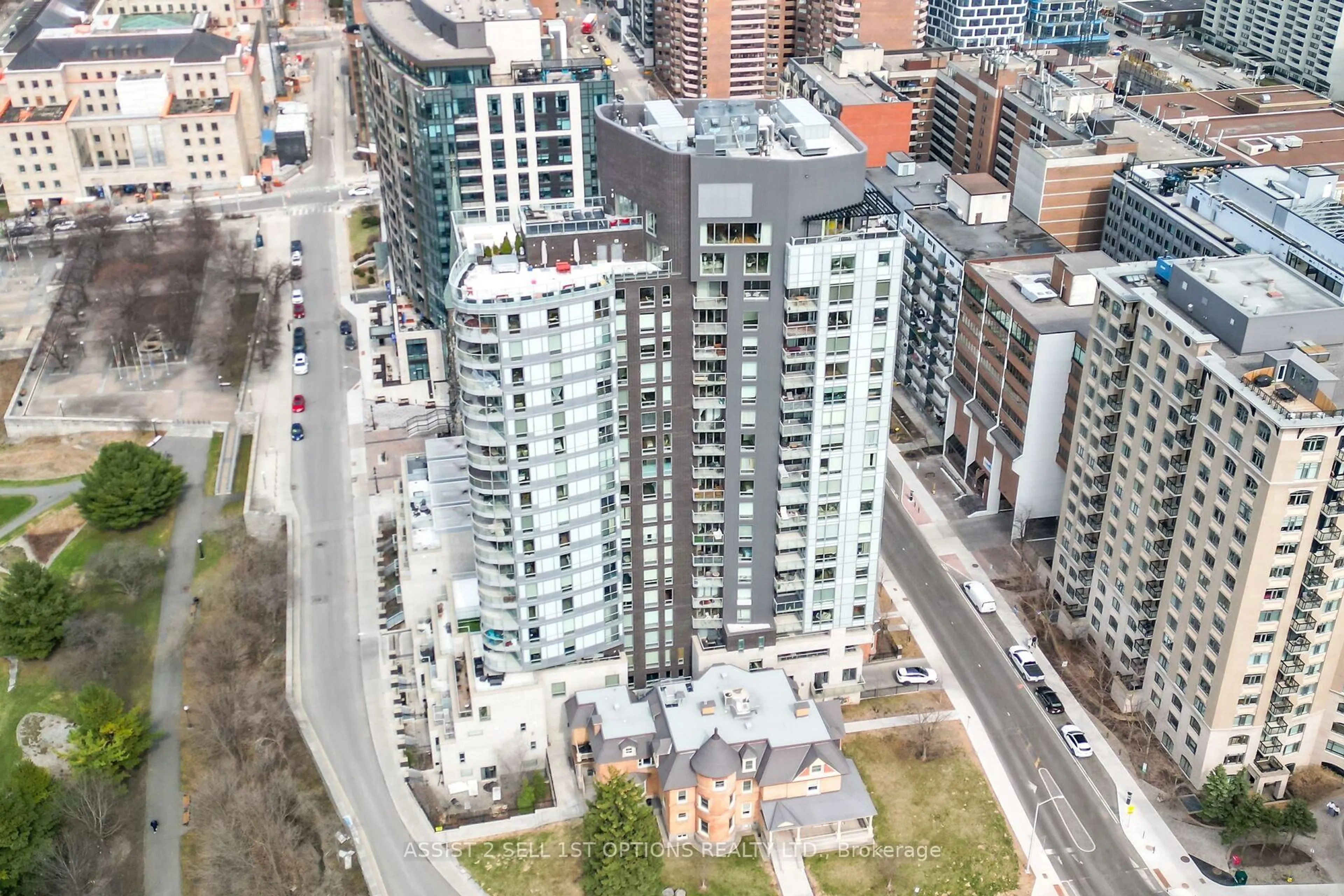 A pic from outside/outdoor area/front of a property/back of a property/a pic from drone, city buildings view from balcony for 428 Sparks St #2102, Ottawa Ontario K1R 0B3