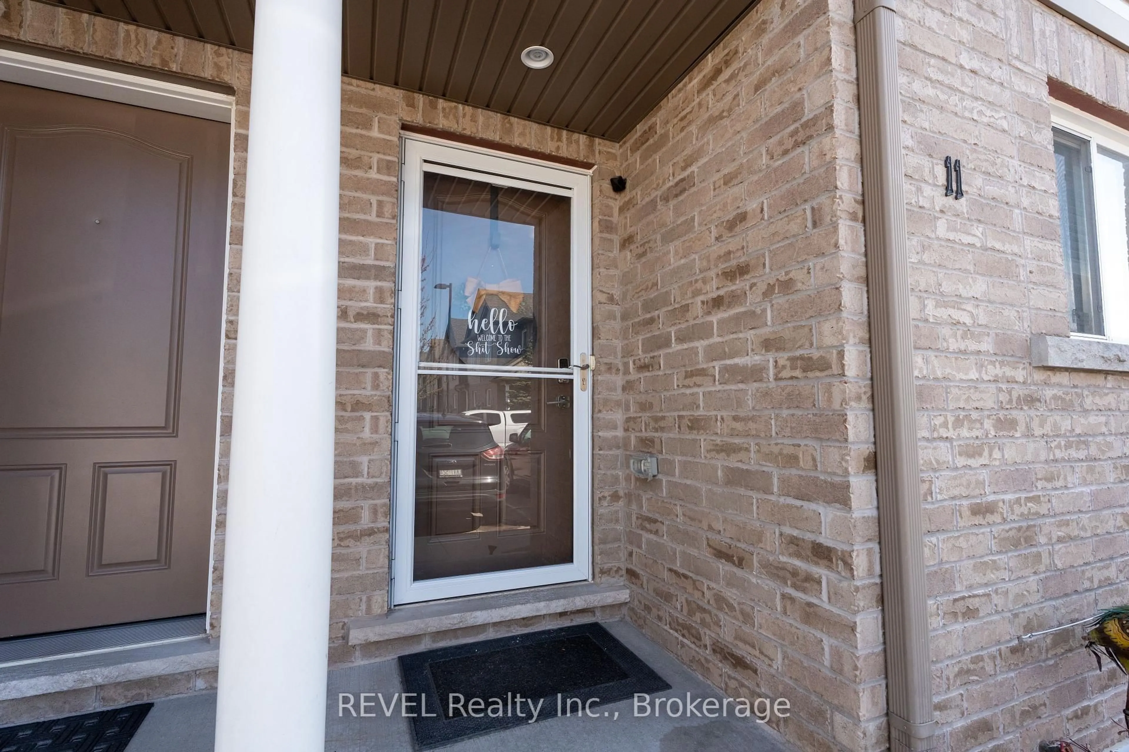 Indoor entryway for 6118 Kelsey Cres #11, Niagara Falls Ontario L2H 0M6