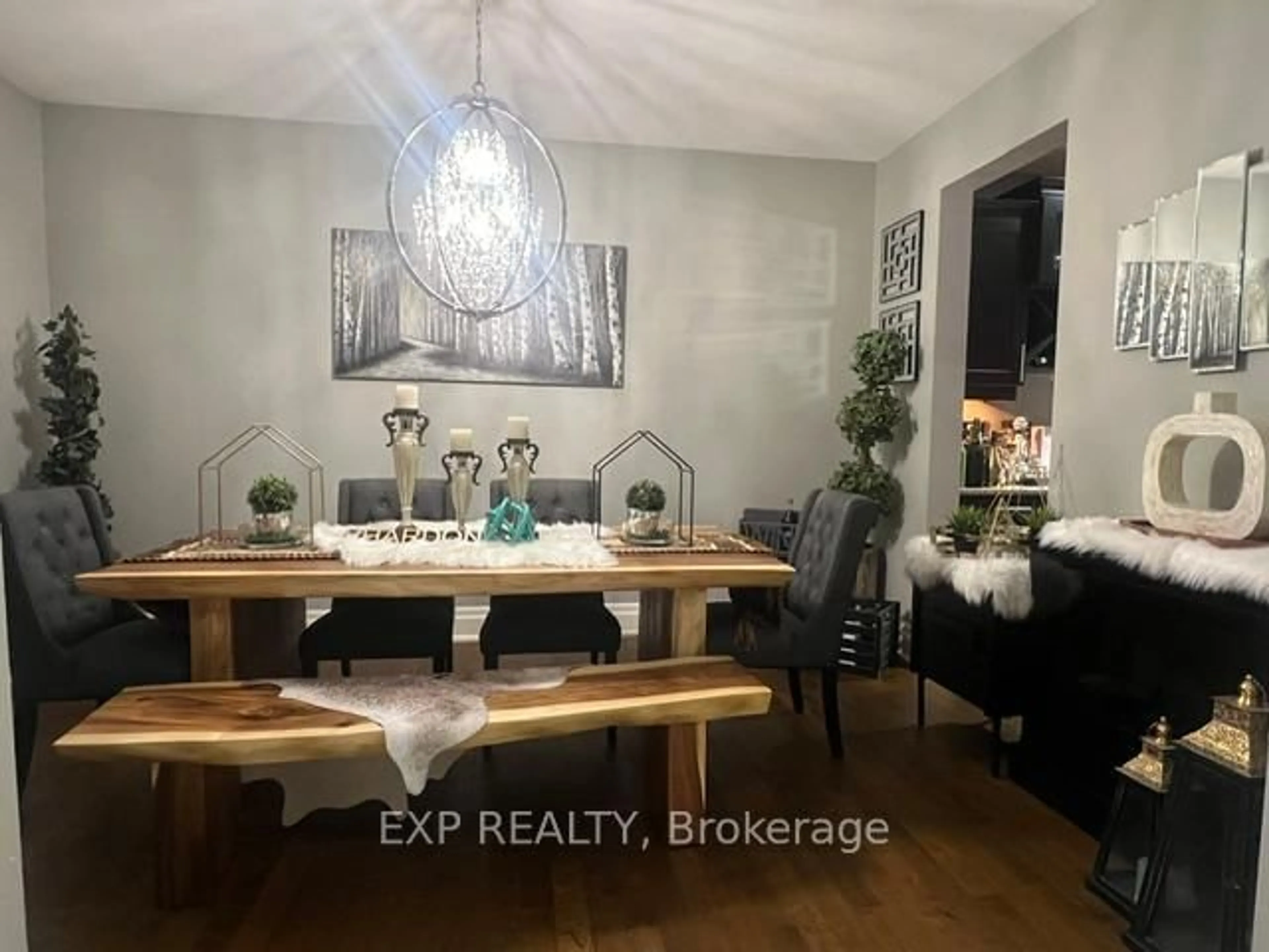 Dining room, wood/laminate floor for 6718 Richard Cres, Niagara Falls Ontario L2H 0A9