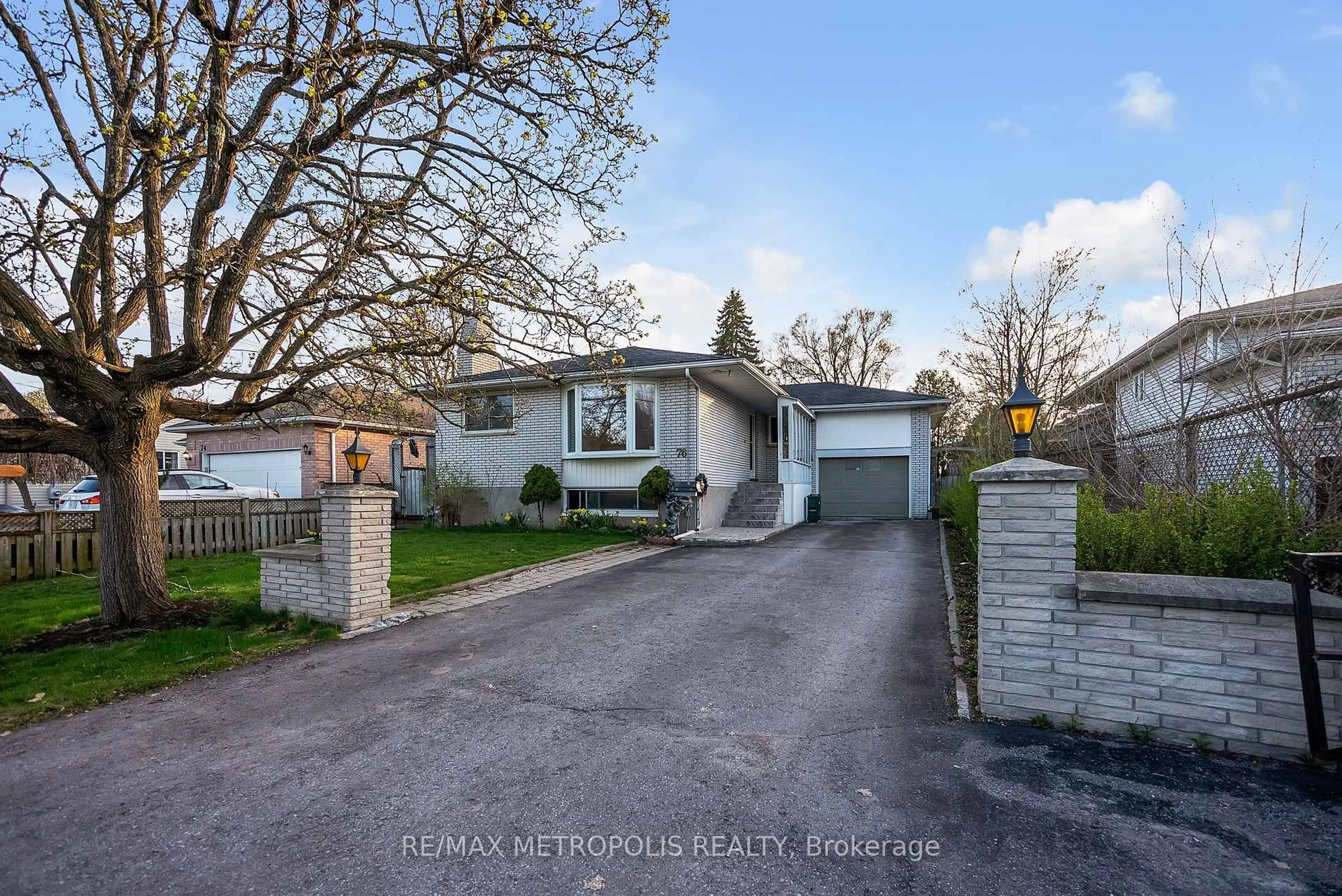 A pic from outside/outdoor area/front of a property/back of a property/a pic from drone, street for 76 Gilbert St, Belleville Ontario K8P 3H2