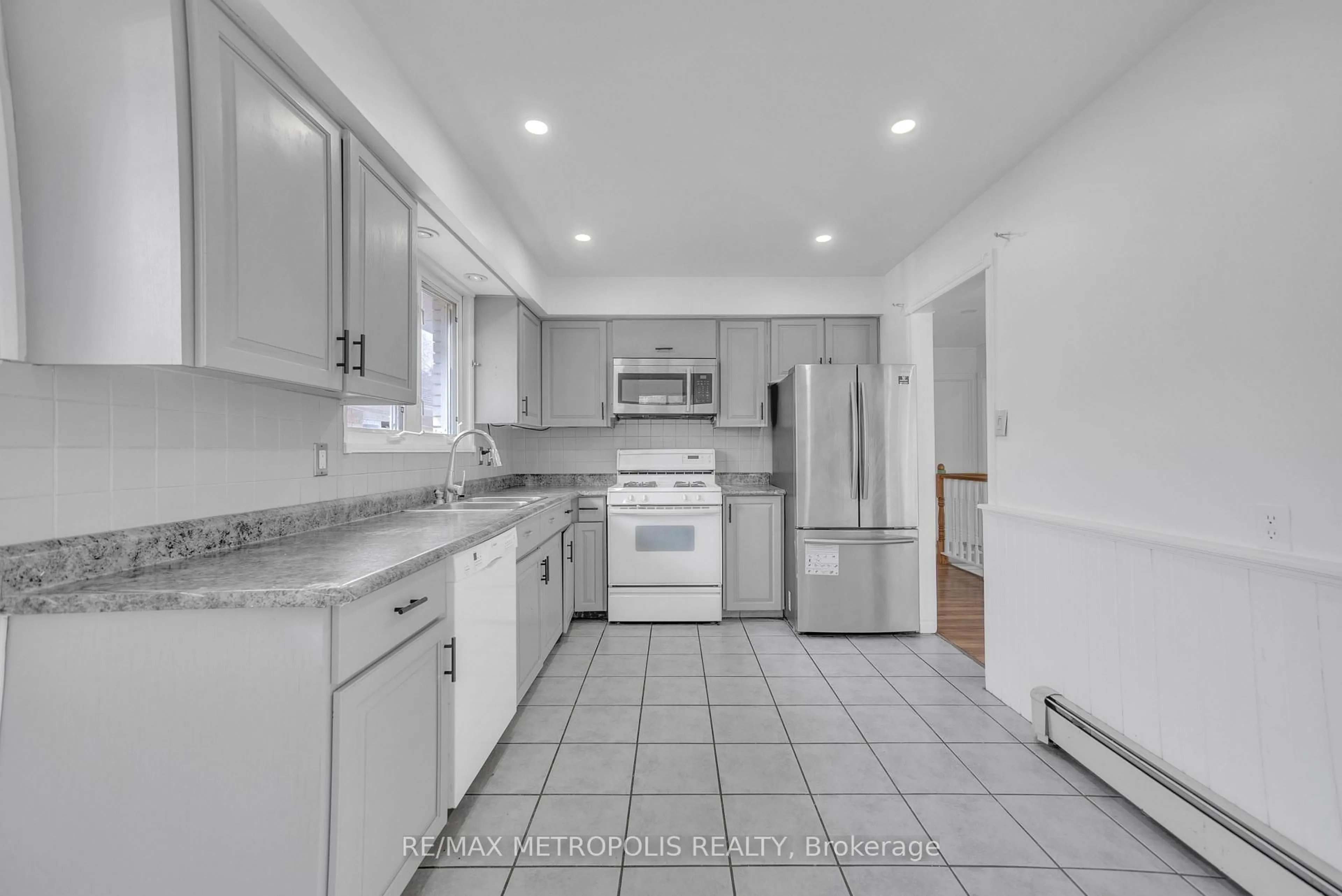 Standard kitchen, ceramic/tile floor for 76 Gilbert St, Belleville Ontario K8P 3H2