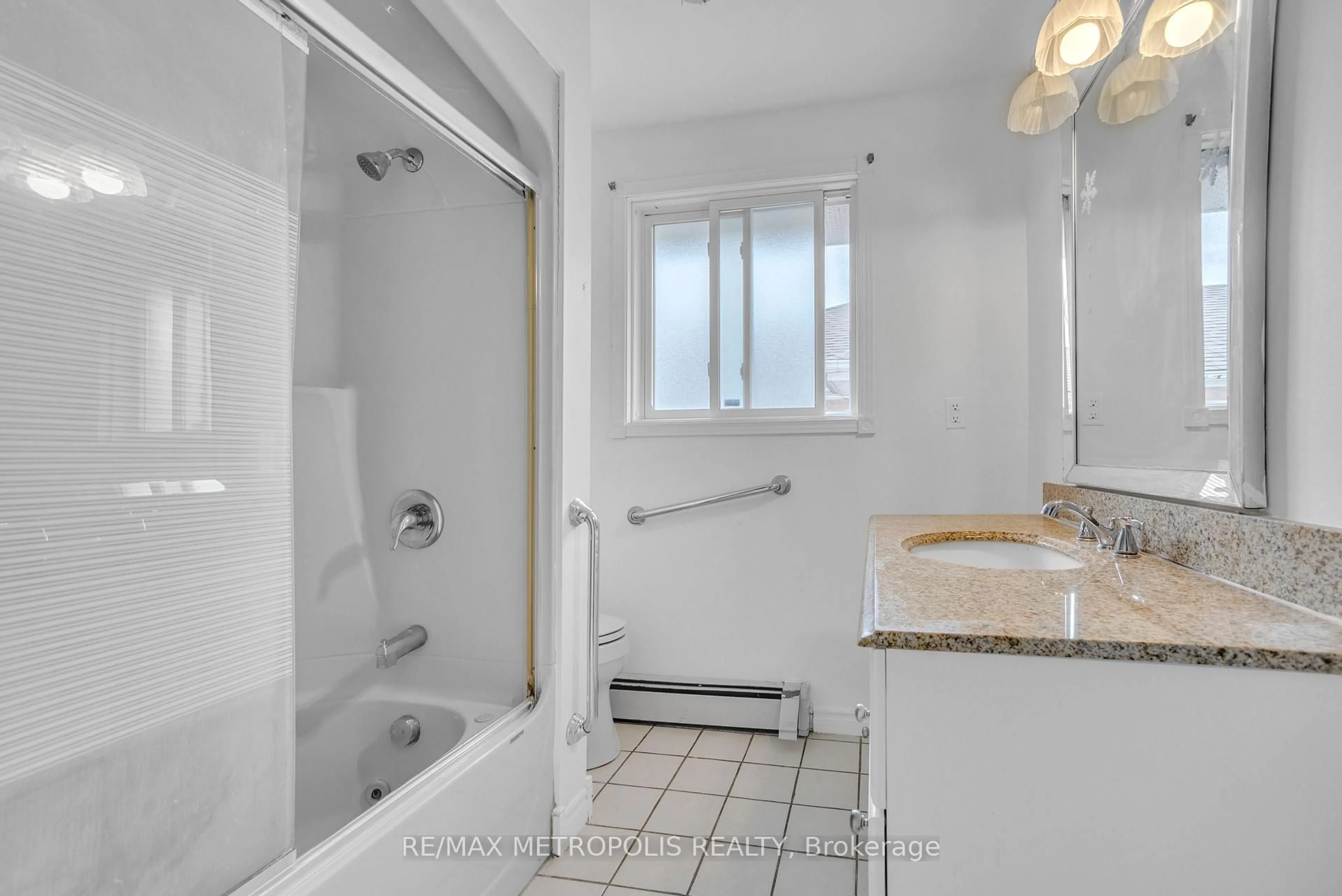 Standard bathroom, ceramic/tile floor for 76 Gilbert St, Belleville Ontario K8P 3H2