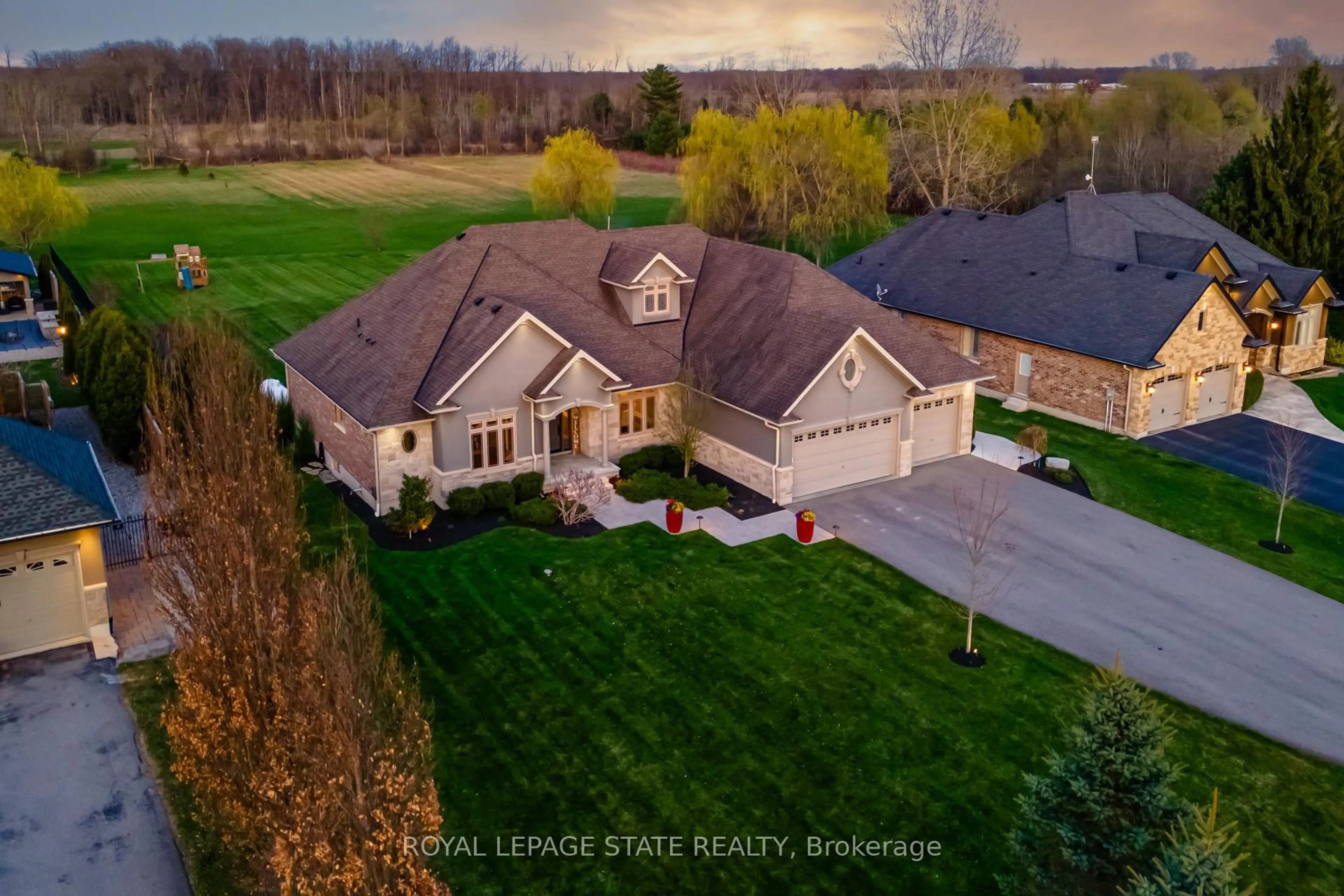 A pic from outside/outdoor area/front of a property/back of a property/a pic from drone, street for 1068 Westover Rd, Hamilton Ontario N0B 1L0