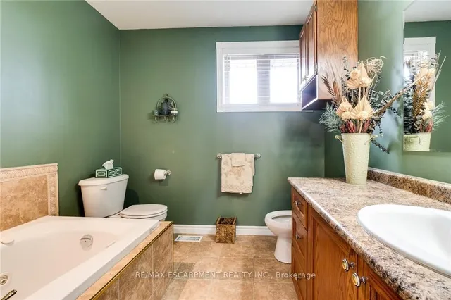 Additional property image - 10 Grassyplain Dr