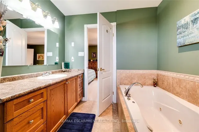 Additional property image - 10 Grassyplain Dr