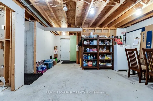 Additional property image - 10 Grassyplain Dr