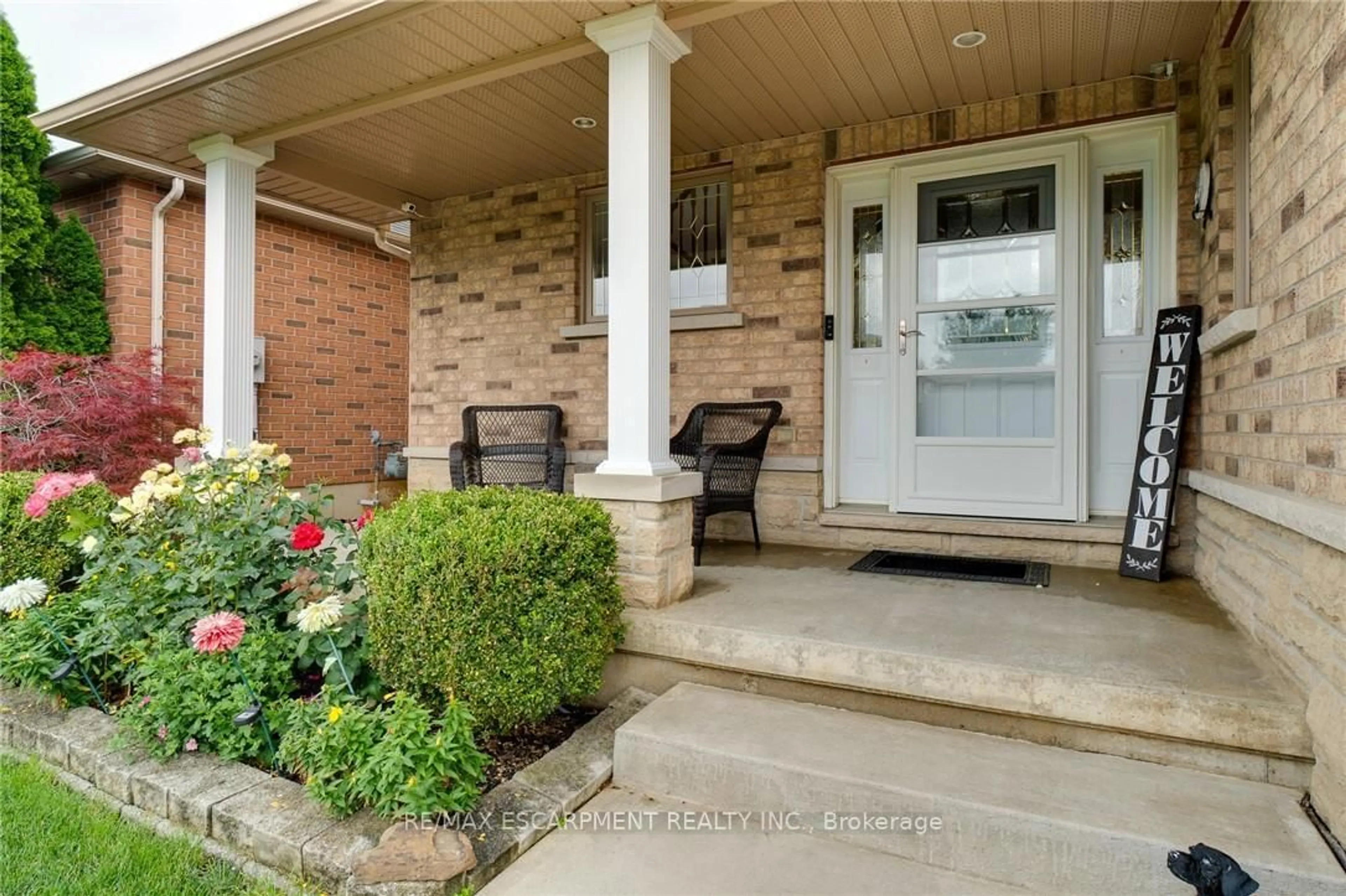 Indoor entryway for 10 Grassyplain Dr, Hamilton Ontario L0R 1W0