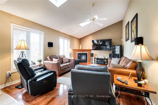 Additional property image - 10 Grassyplain Dr