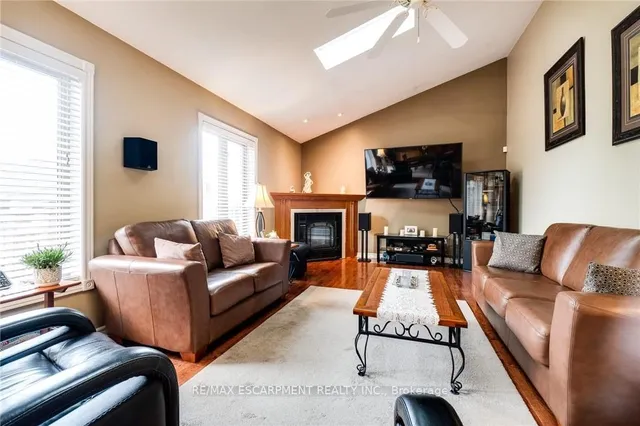 Additional property image - 10 Grassyplain Dr
