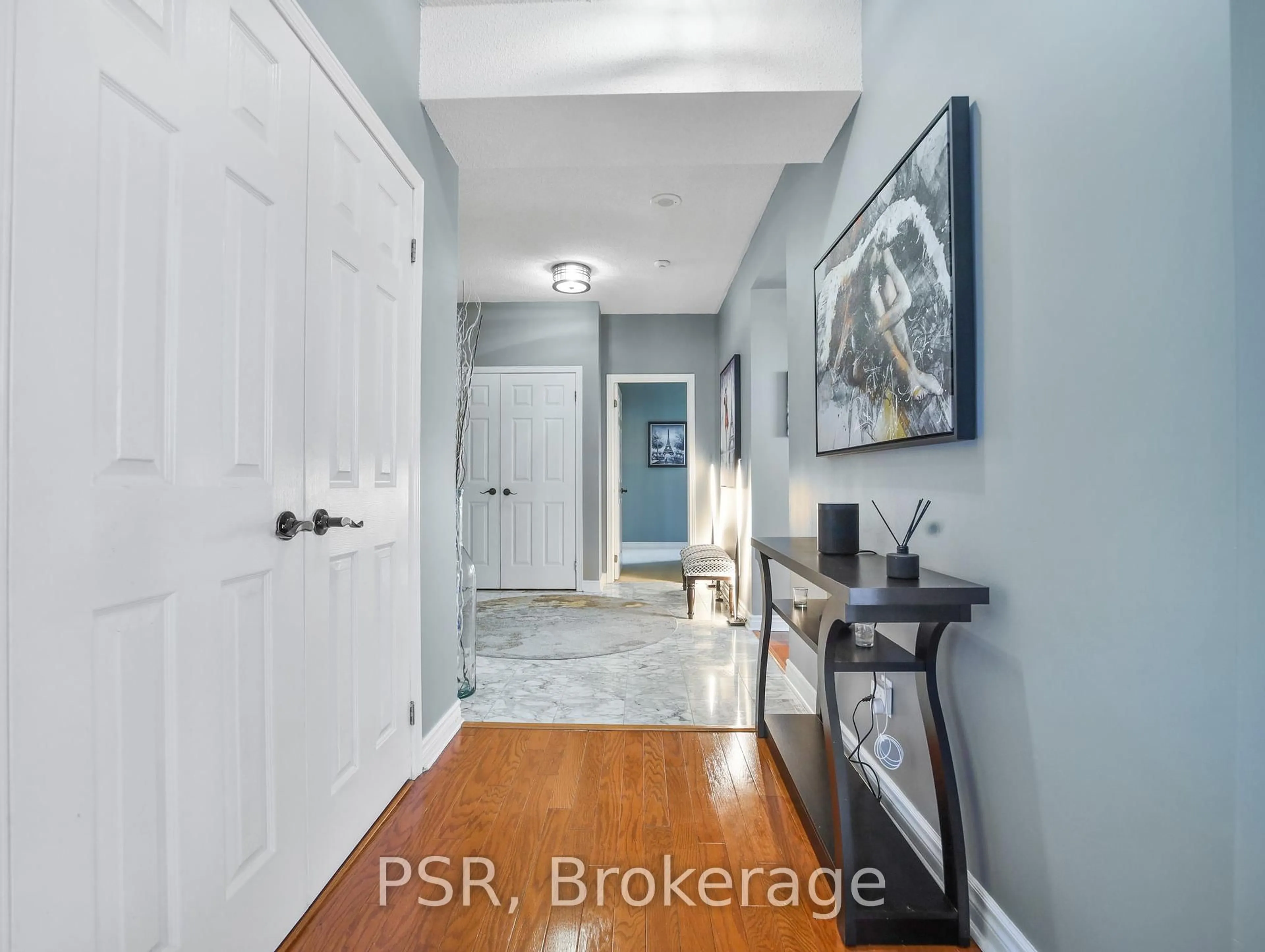 Indoor entryway for 67 Caroline St #17D, Hamilton Ontario L8P 3K6