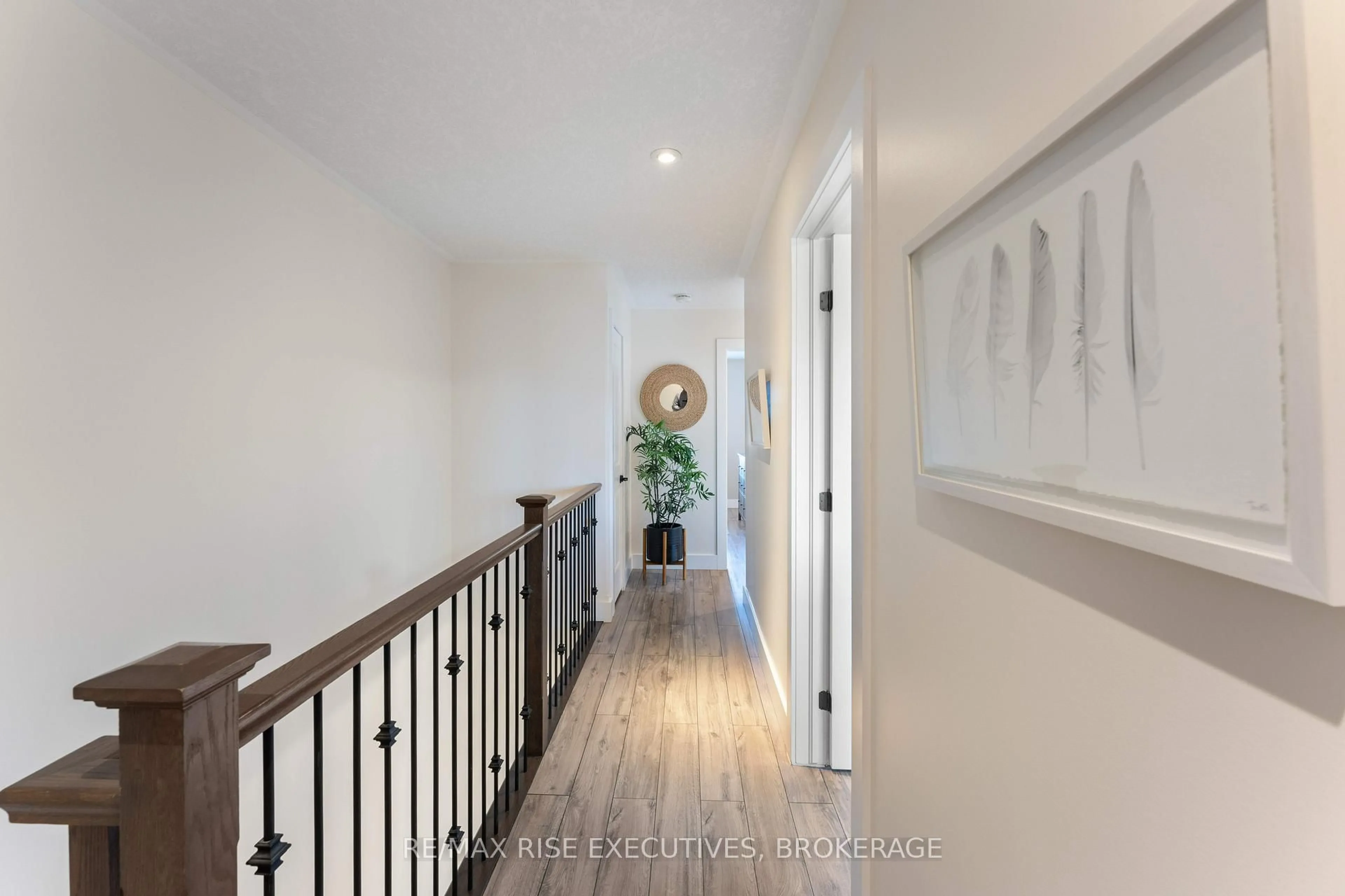 Indoor entryway for 125 Simurda Crt, Loyalist Ontario K7N 1Y7