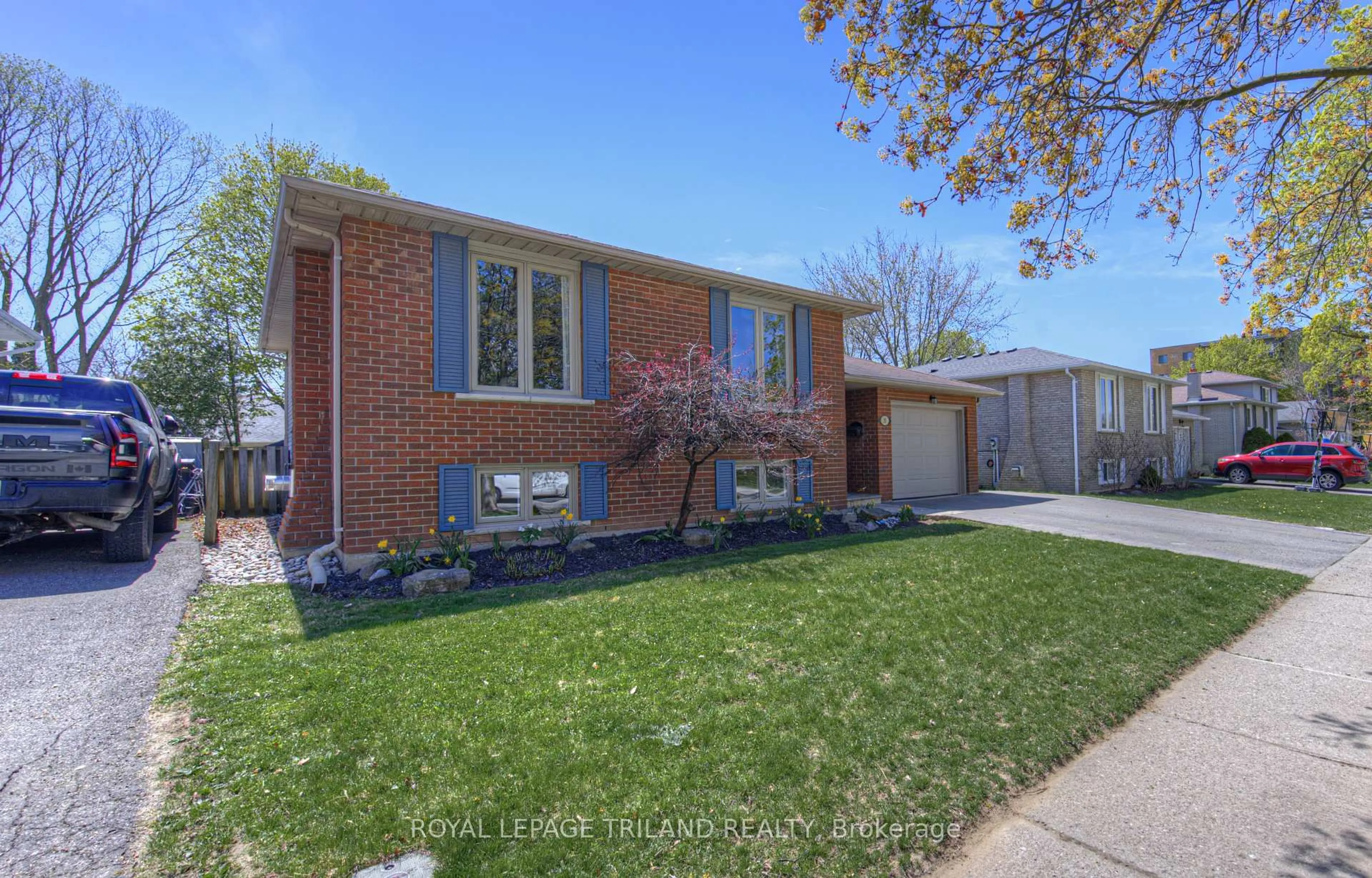 Home with brick exterior material, street for 35 Sympatica Cres, Brantford Ontario N3P 1P6