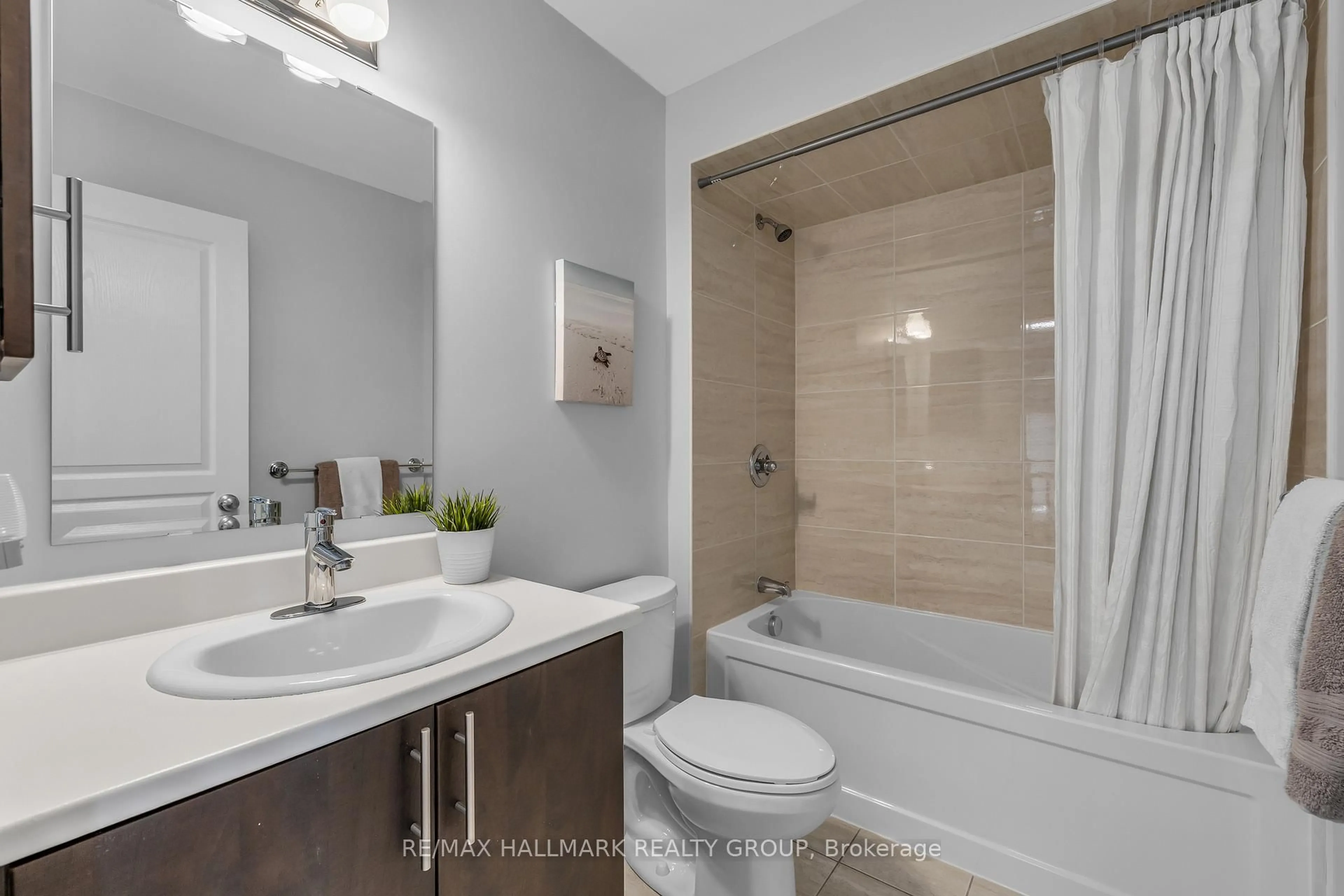 Standard bathroom, ceramic/tile floor for 367 Trailsedge Way, Ottawa Ontario K1W 0G7