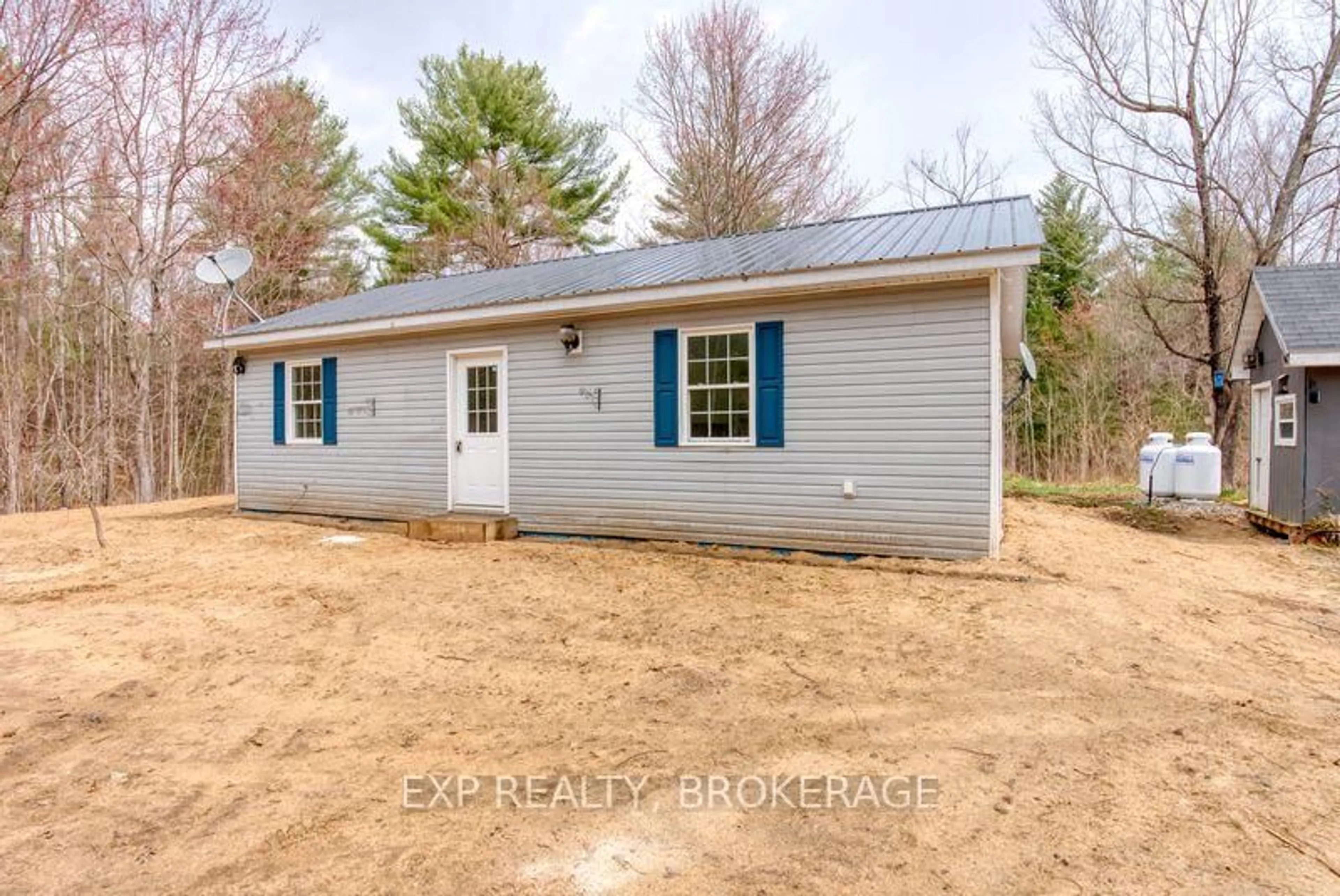Home with vinyl exterior material, building for 1801 Bordenwood Rd, Arden Ontario K0H 1B0