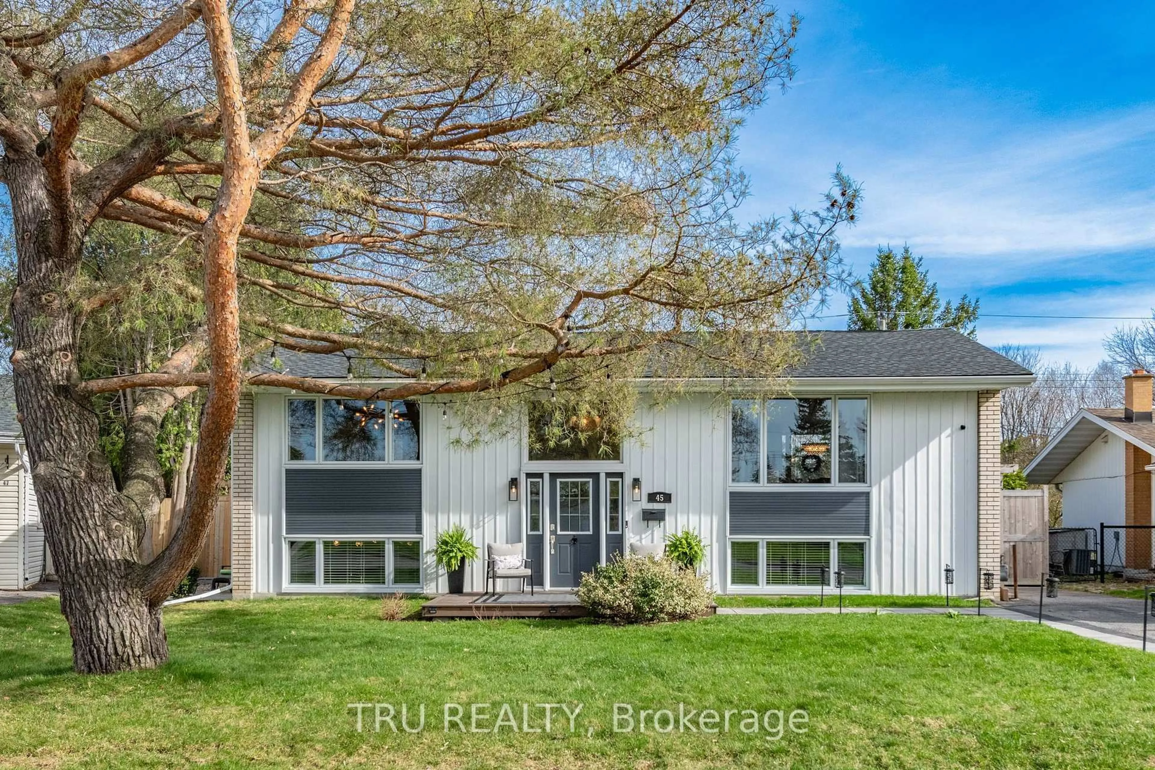 Home with vinyl exterior material, unknown for 45 Dayton Cres, Ottawa Ontario K2H 7N8
