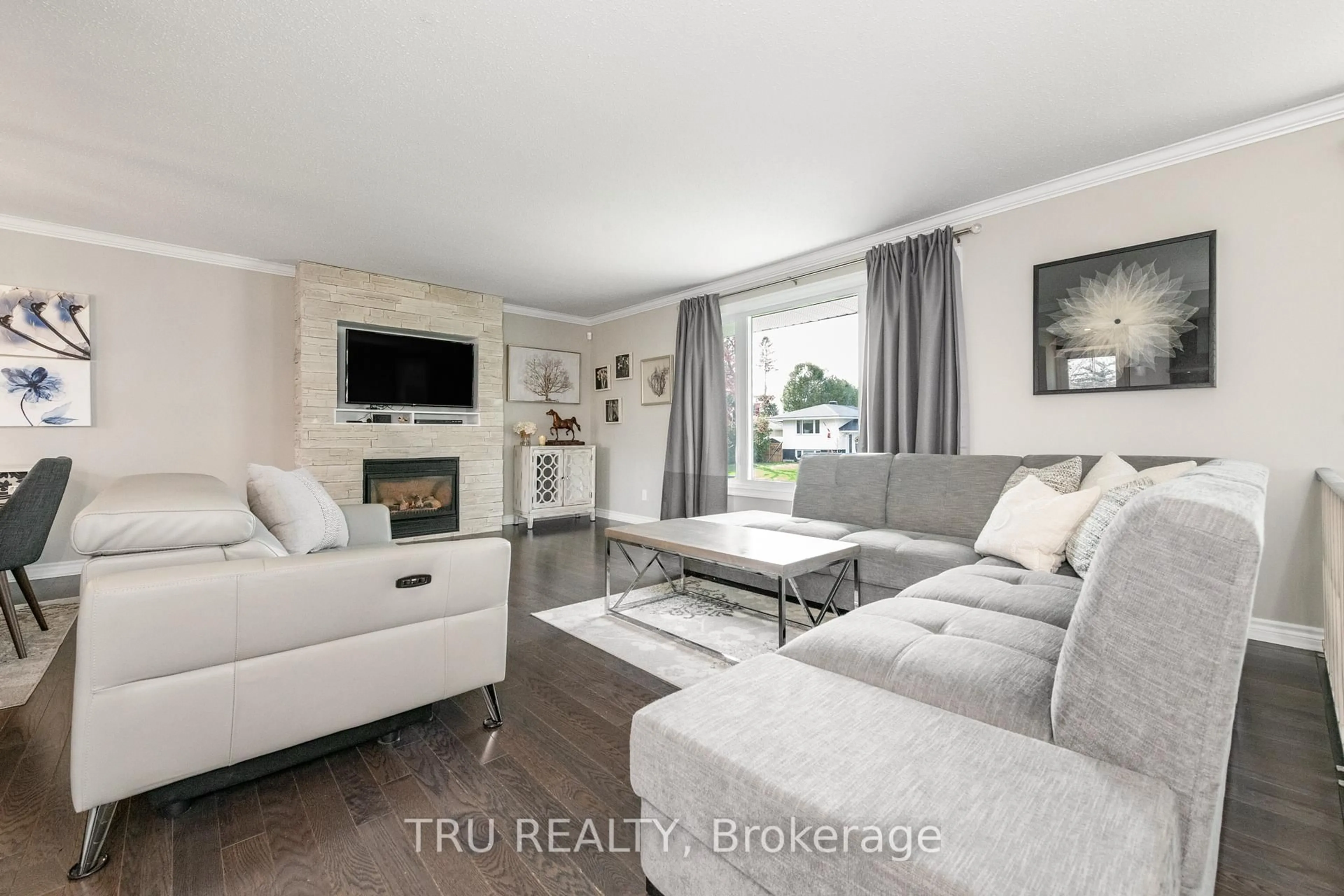 Living room with furniture, unknown for 45 Dayton Cres, Ottawa Ontario K2H 7N8