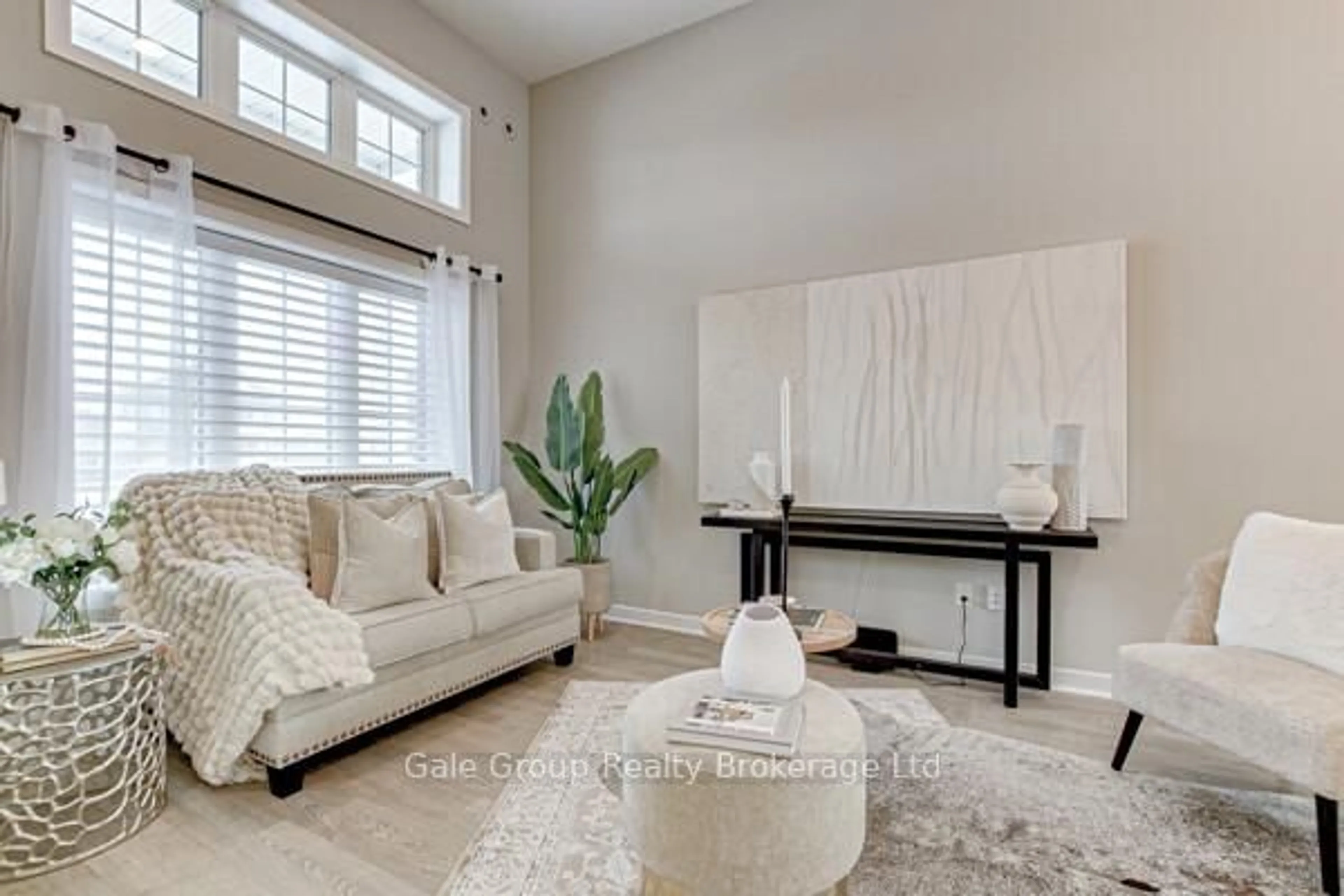 Living room with furniture, unknown for 9 Clover Circ, St. Thomas Ontario N5R 0J3