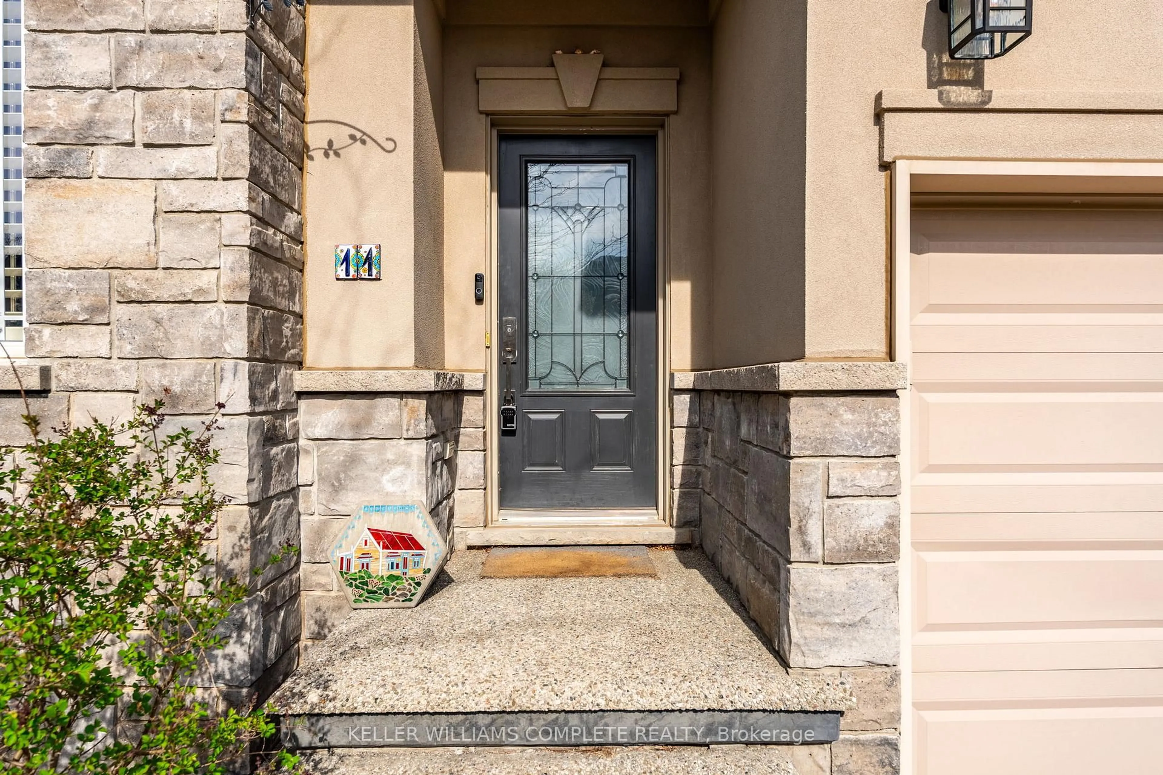 Indoor entryway for 11 O'Leary Dr, Hamilton Ontario L9K 0B5