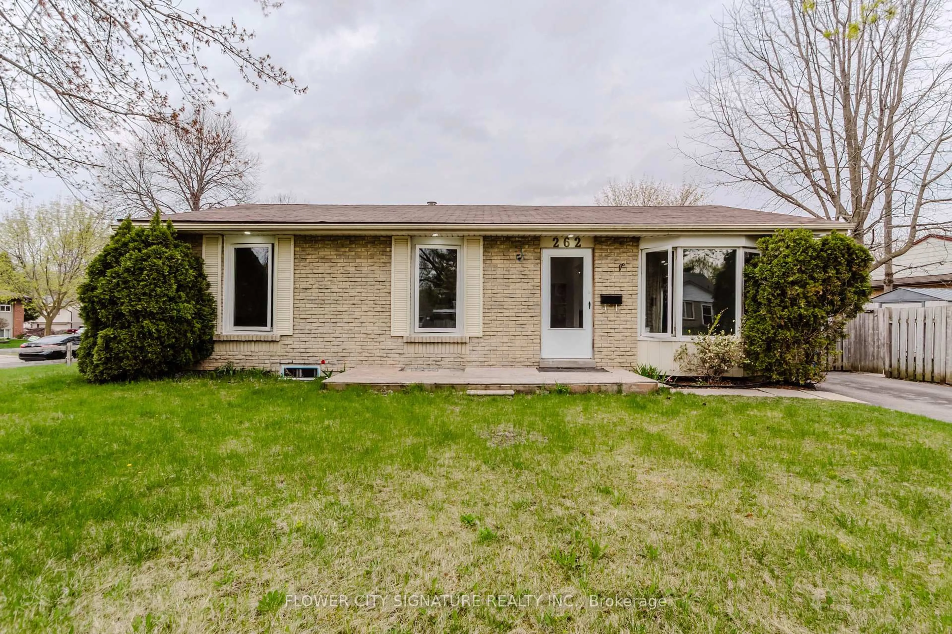 Home with brick exterior material, street for 262 Heritage Dr, Kitchener Ontario N2B 3M4