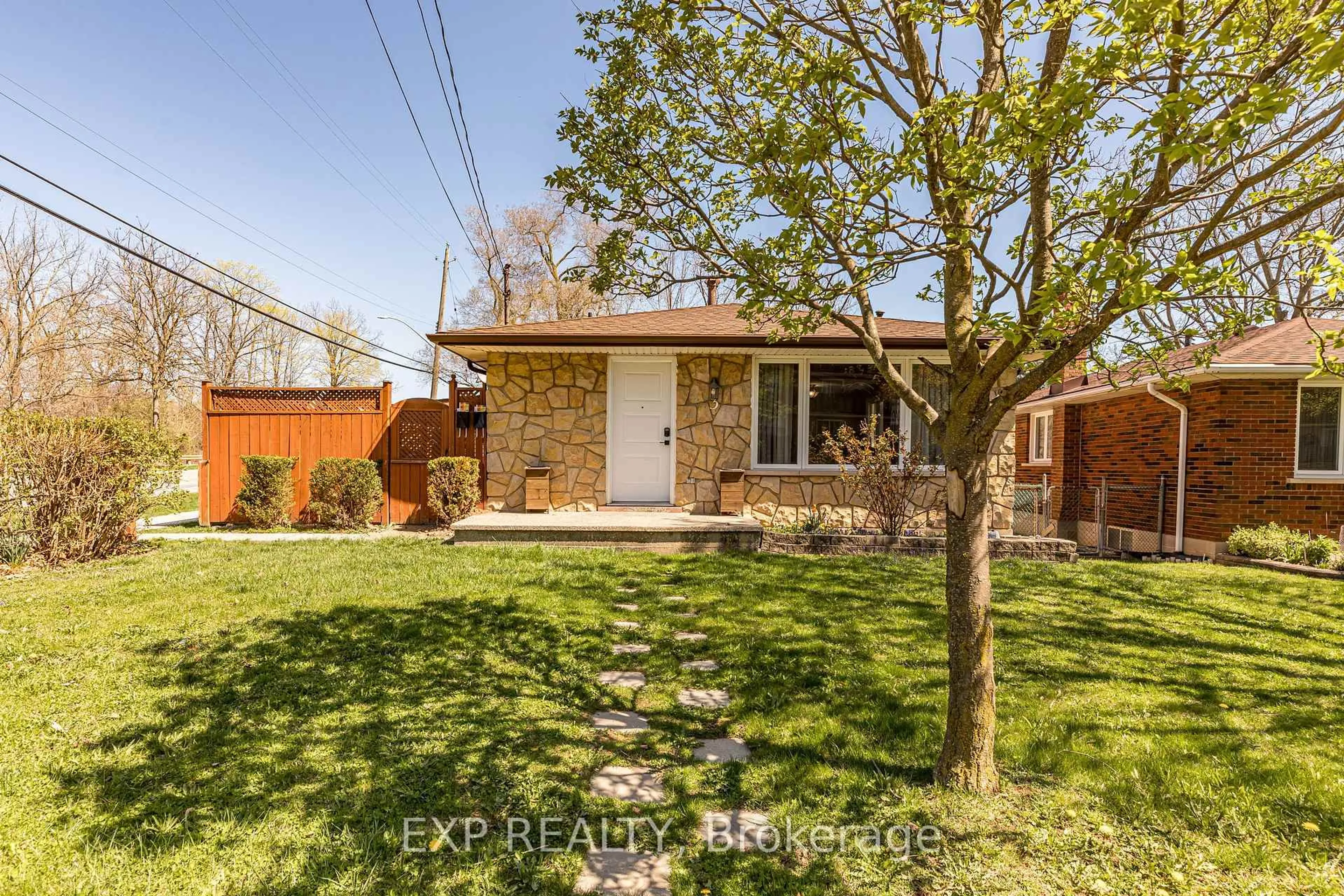 Home with brick exterior material, street for 3 Veevers Dr, Hamilton Ontario L8K 5P6