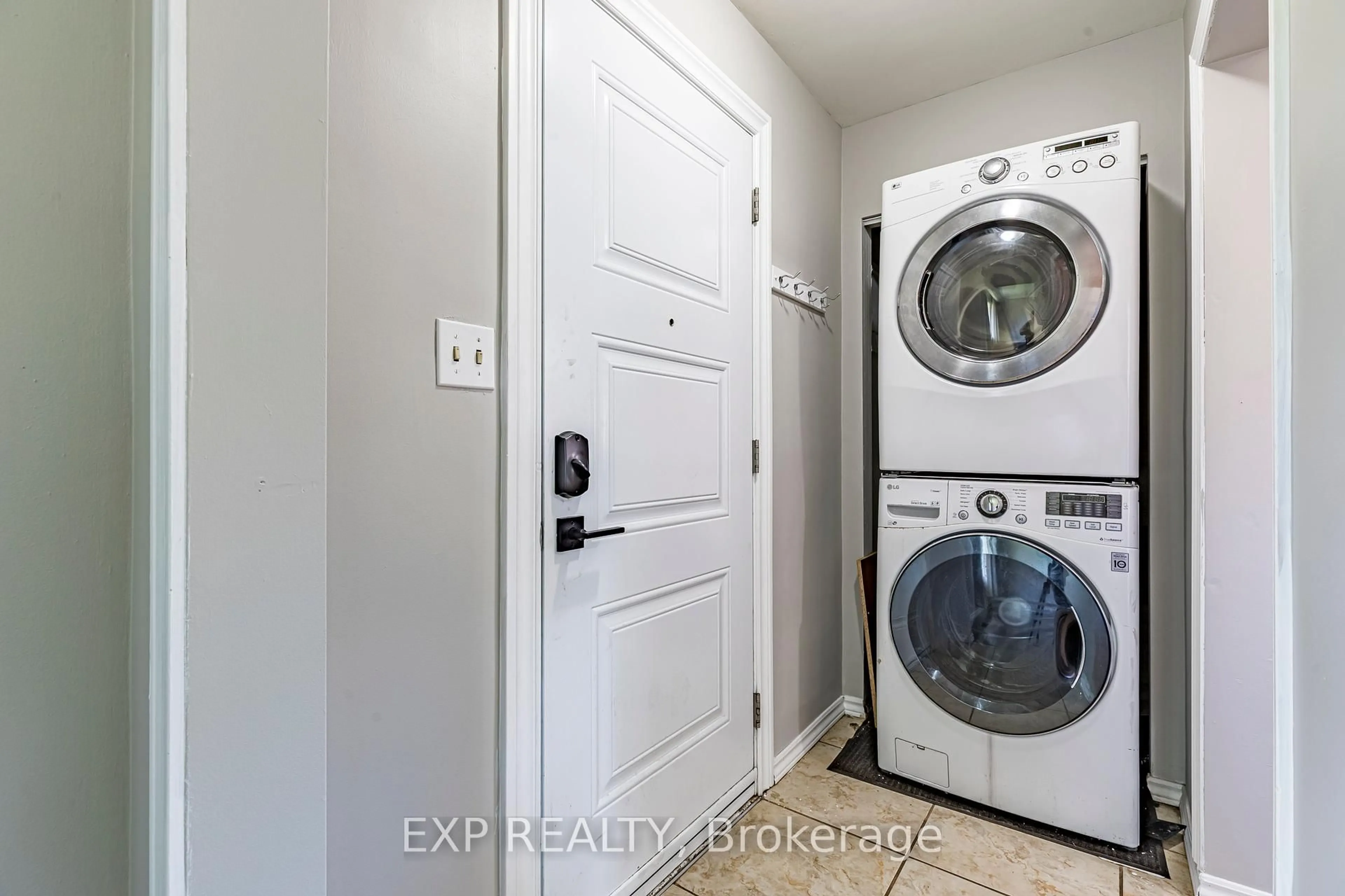 Laundry room for 3 Veevers Dr, Hamilton Ontario L8K 5P6