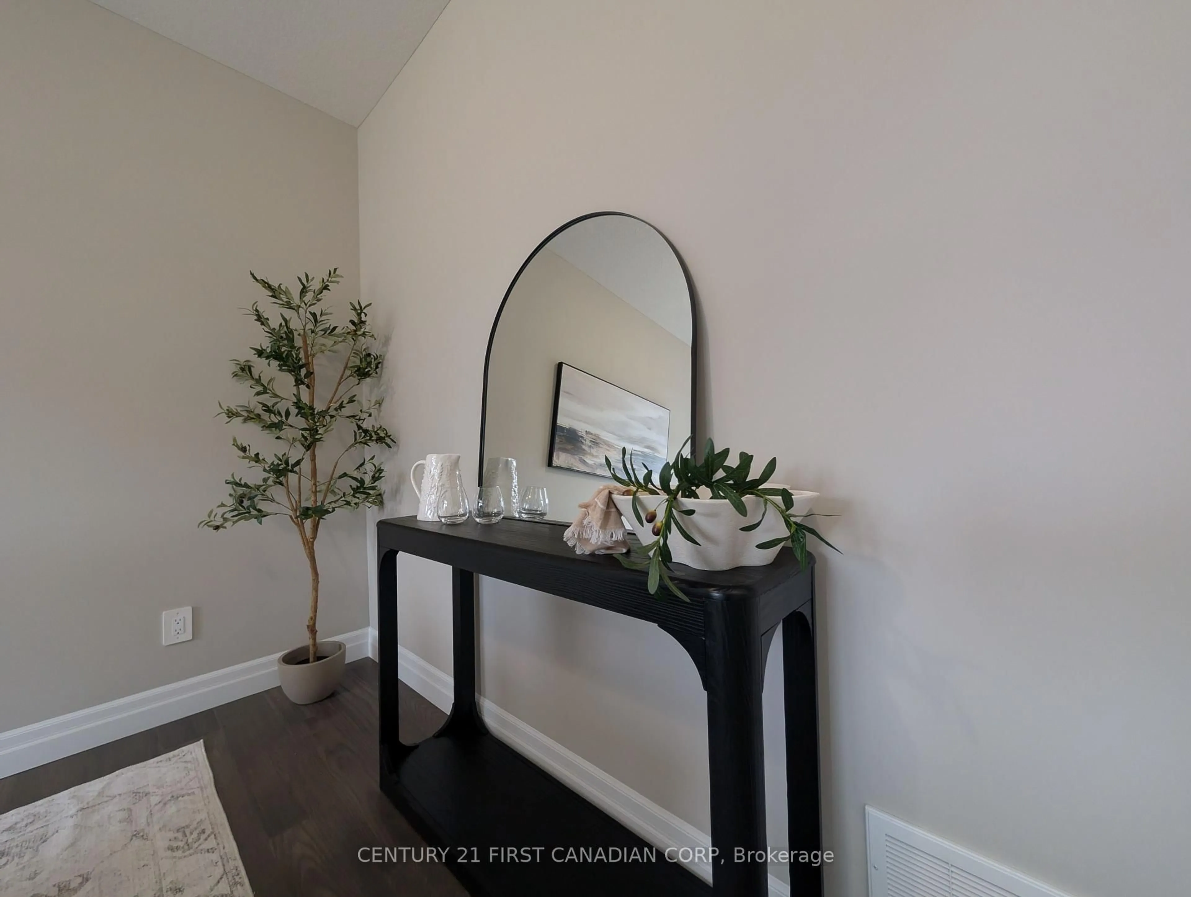 Indoor entryway for 135 Aspen Circ, Thames Centre Ontario N0M 2P0