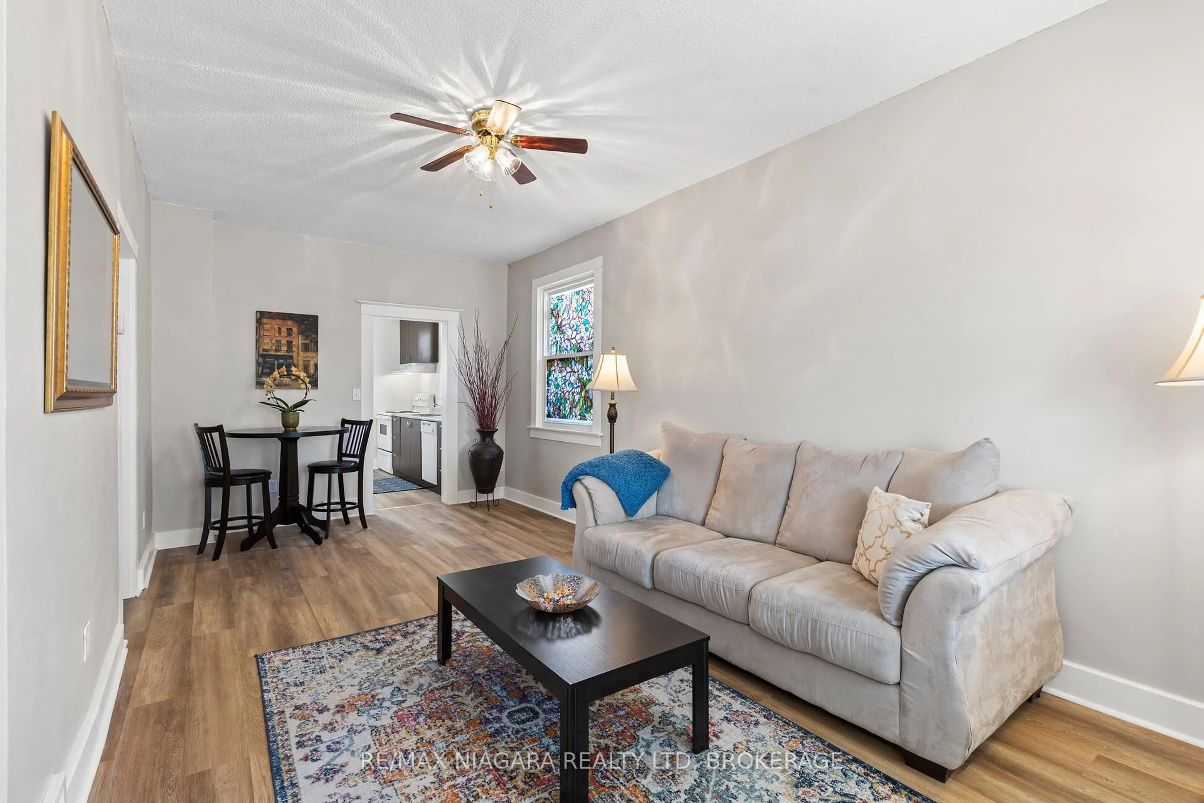 Living room with furniture, wood/laminate floor for 28 ANN St, Thorold Ontario L2V 2J5