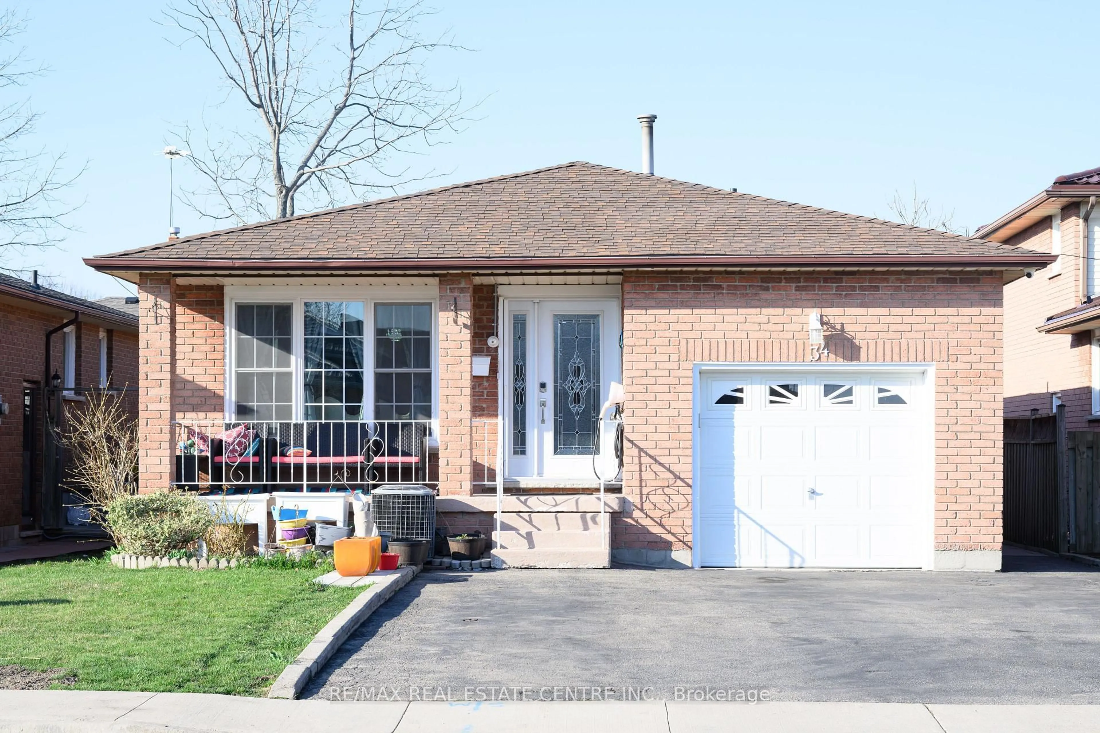 Home with brick exterior material, street for 34 SKYVIEW Dr, Hamilton Ontario L9B 1X5