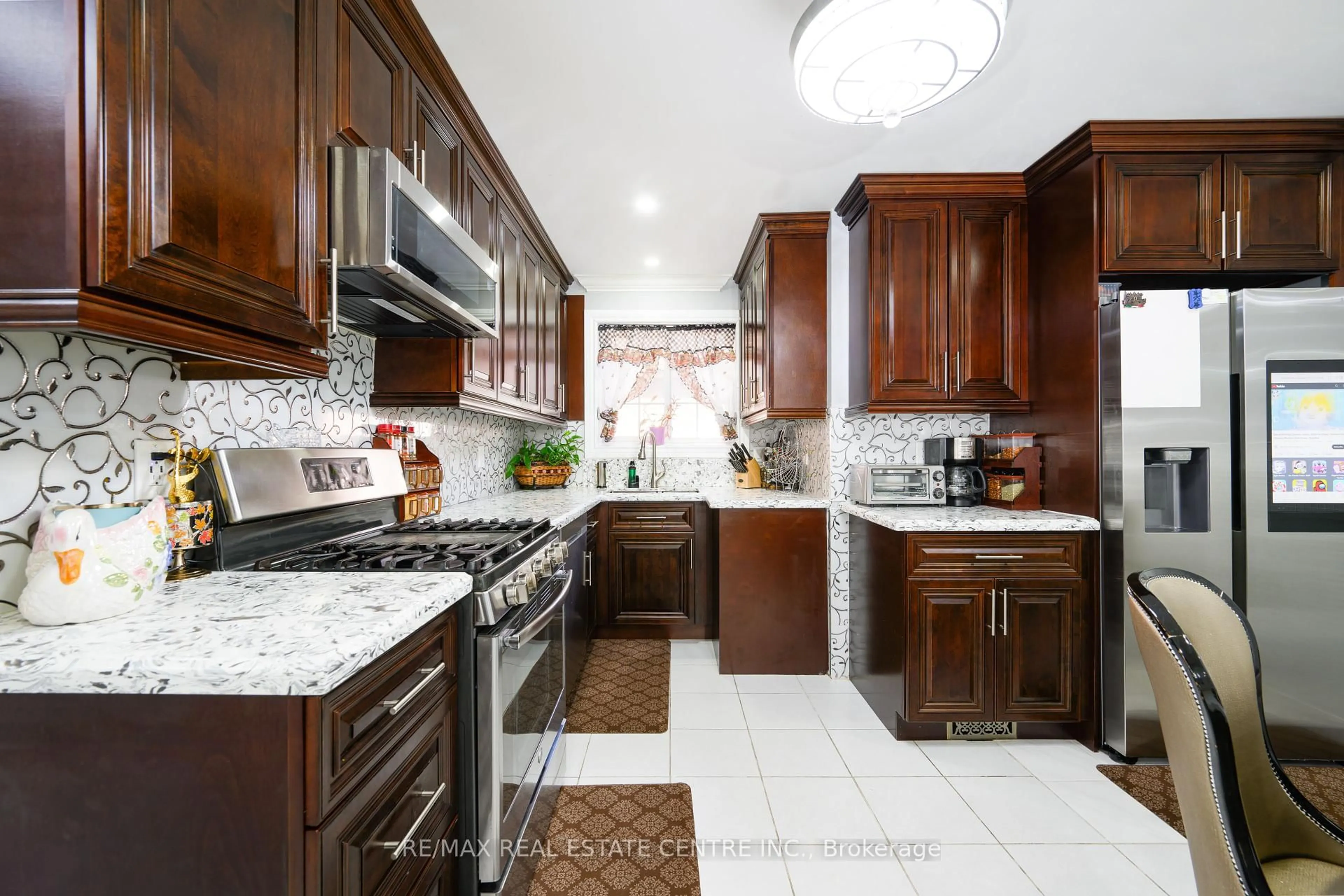 Unknown for 34 SKYVIEW Dr, Hamilton Ontario L9B 1X5