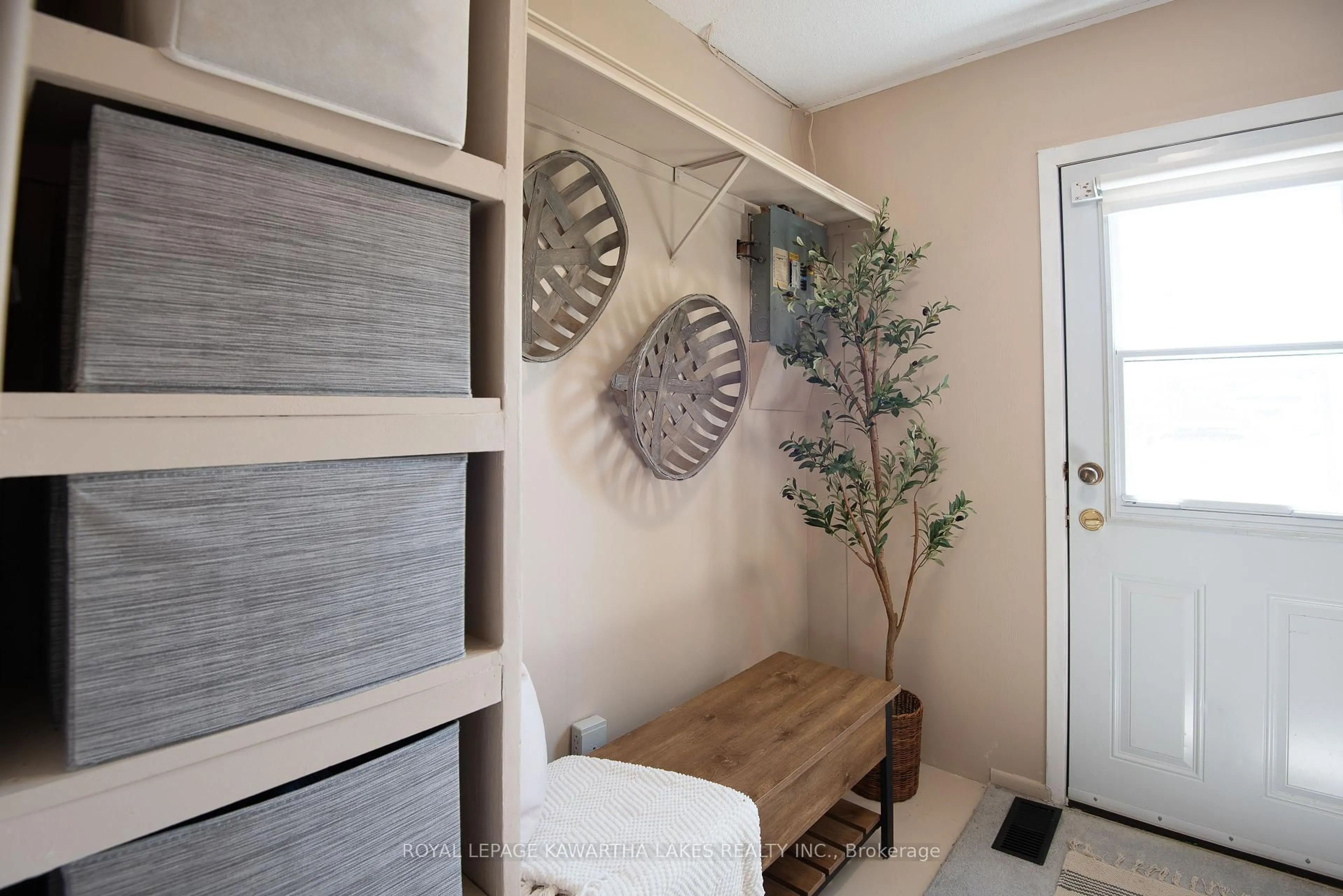 Indoor entryway for 85 Thomas Dr, Kawartha Lakes Ontario K0M 1N0