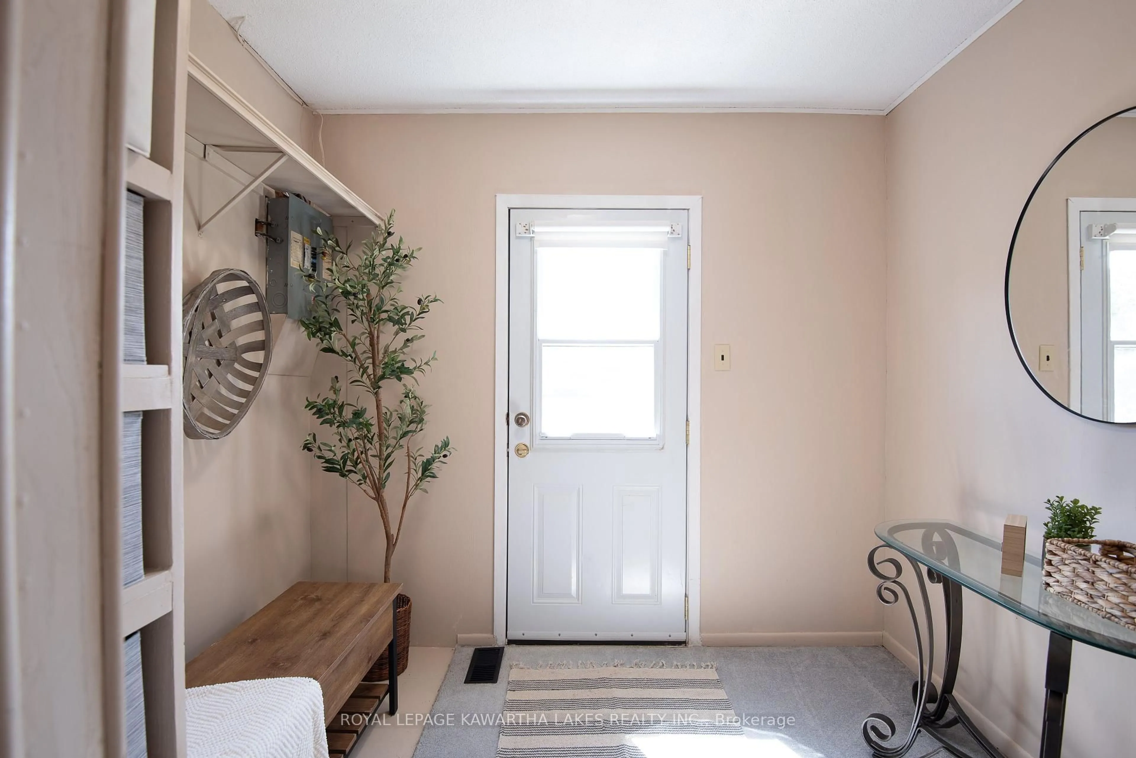 Indoor entryway for 85 Thomas Dr, Kawartha Lakes Ontario K0M 1N0