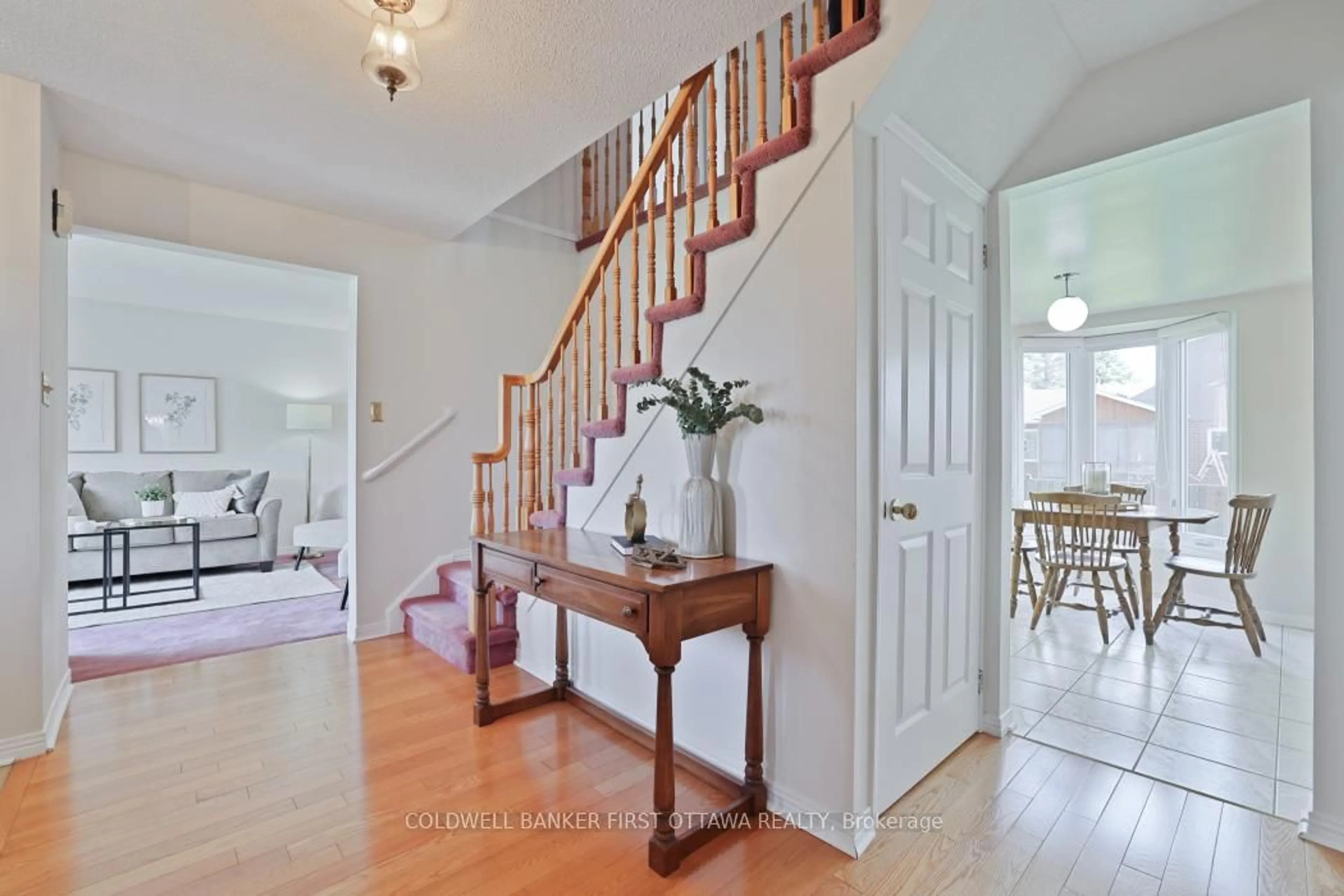 Indoor entryway for 2 Shady Branch Tr, Ottawa Ontario K2S 1E1