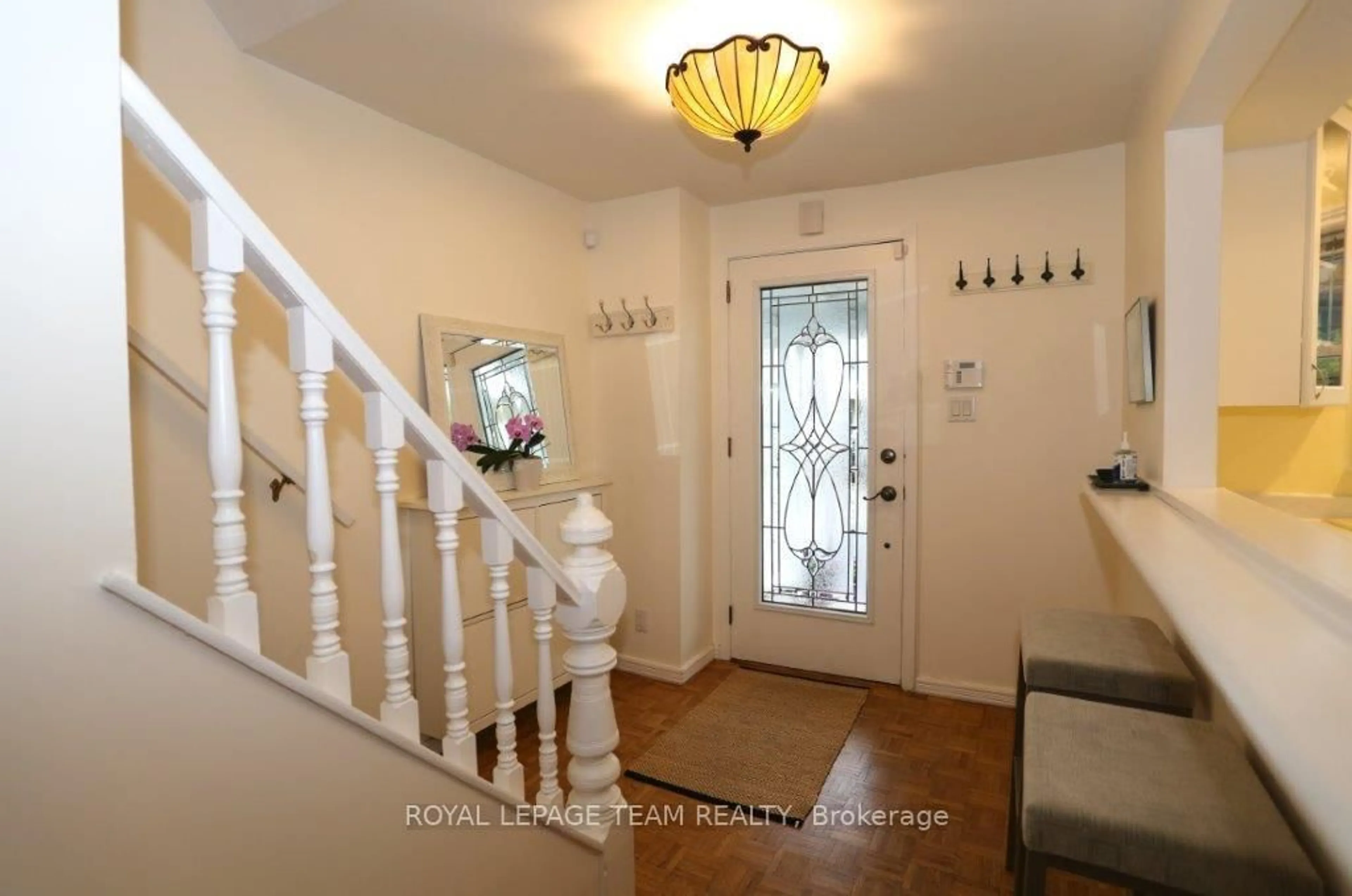 Indoor entryway for 16 Gwynne Ave, Ottawa Ontario K1Y 1W9
