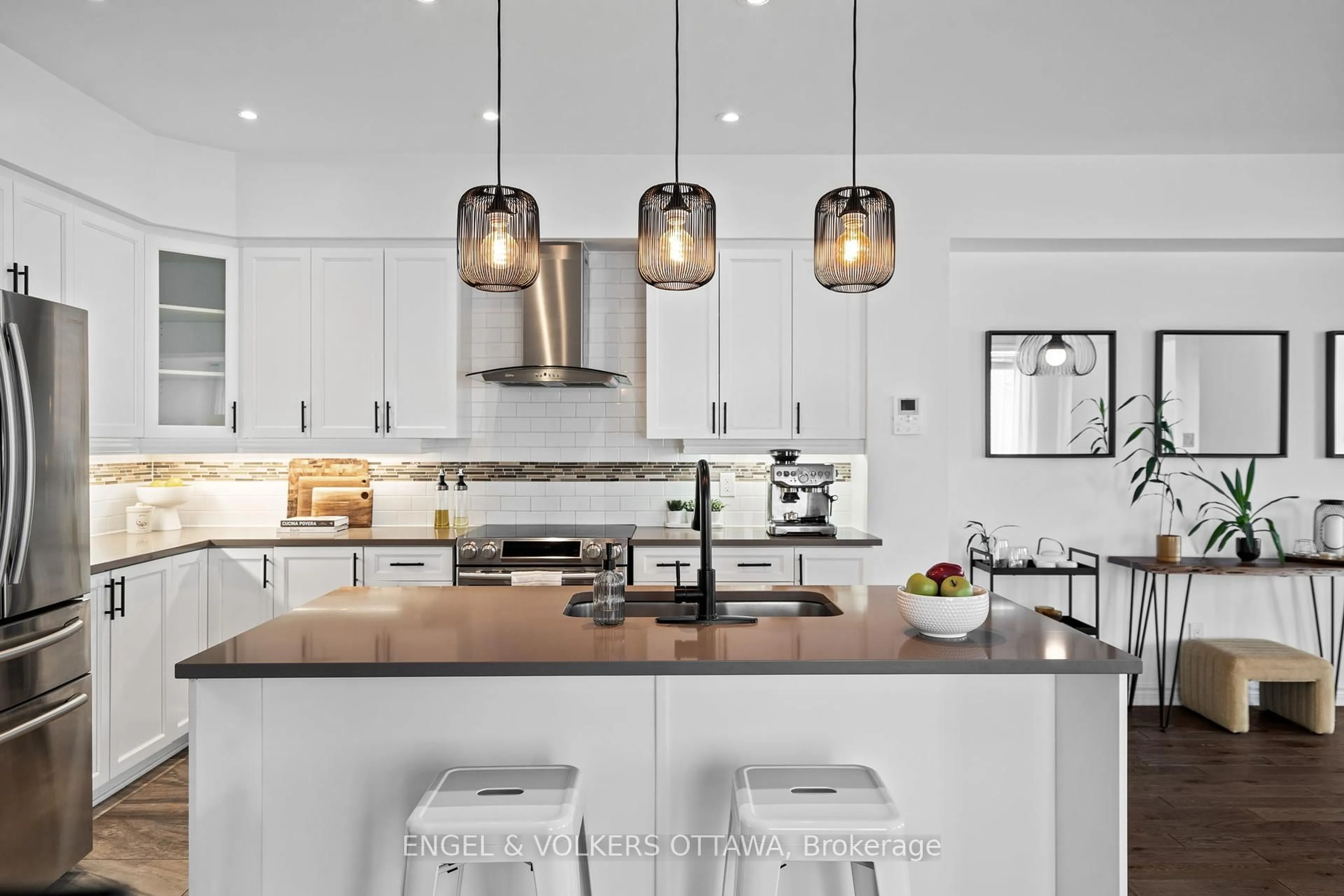 Contemporary kitchen, unknown for 317 Ardmore St, Ottawa Ontario K4M 0E2